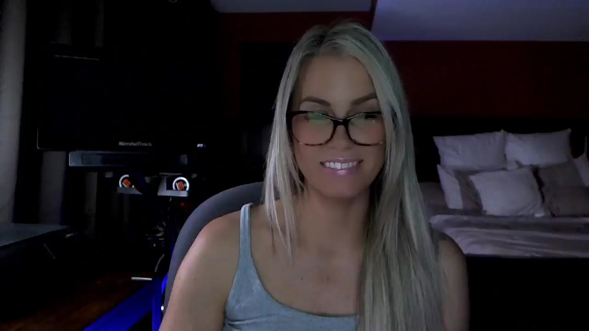 Gallery image thumbnail from Cora9's myfreecams stream on, 03/05/2026, 06:47 image 10 of 20