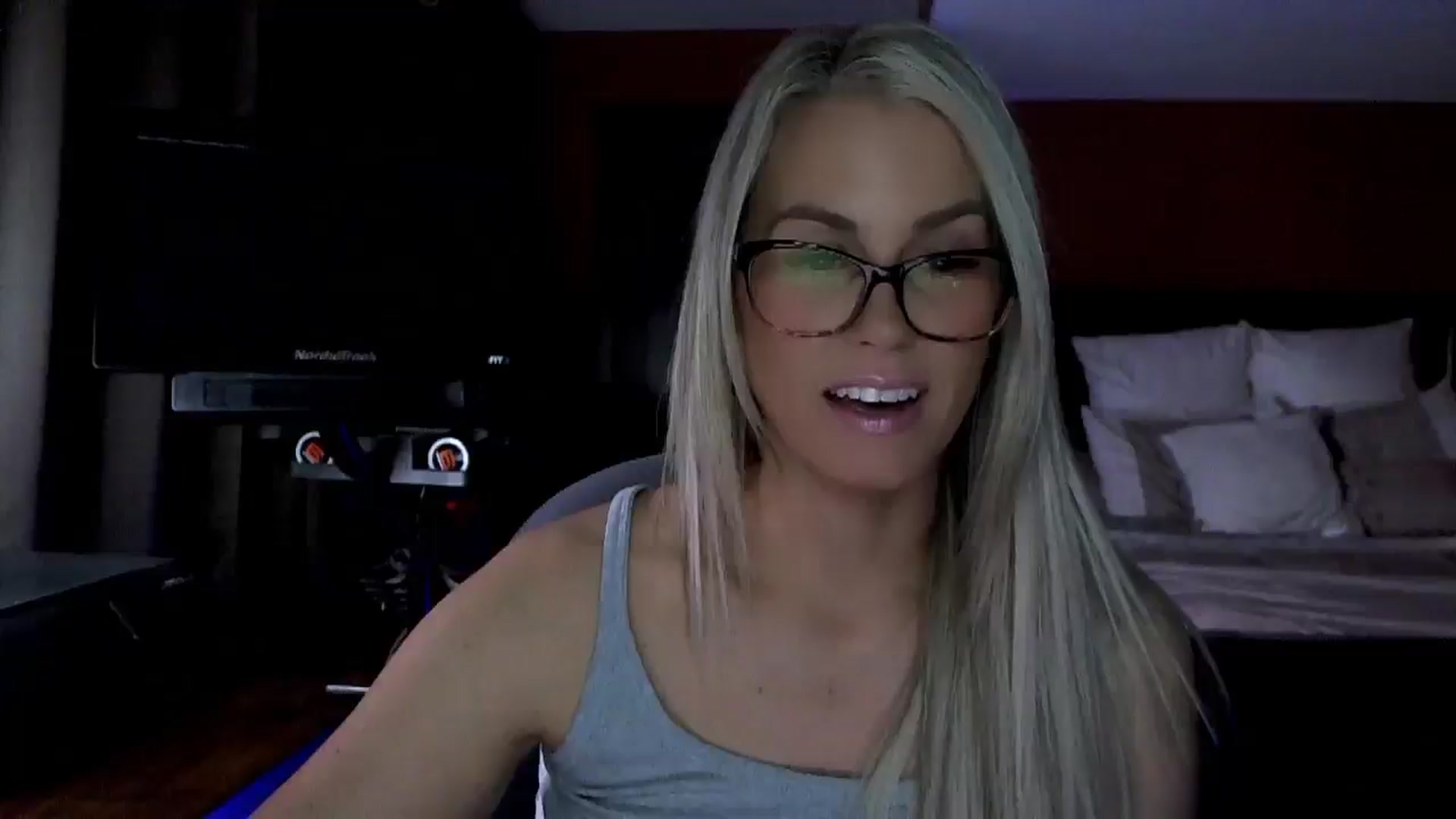 Gallery image thumbnail from Cora9's myfreecams stream on, 03/05/2026, 06:47 image 1 of 20