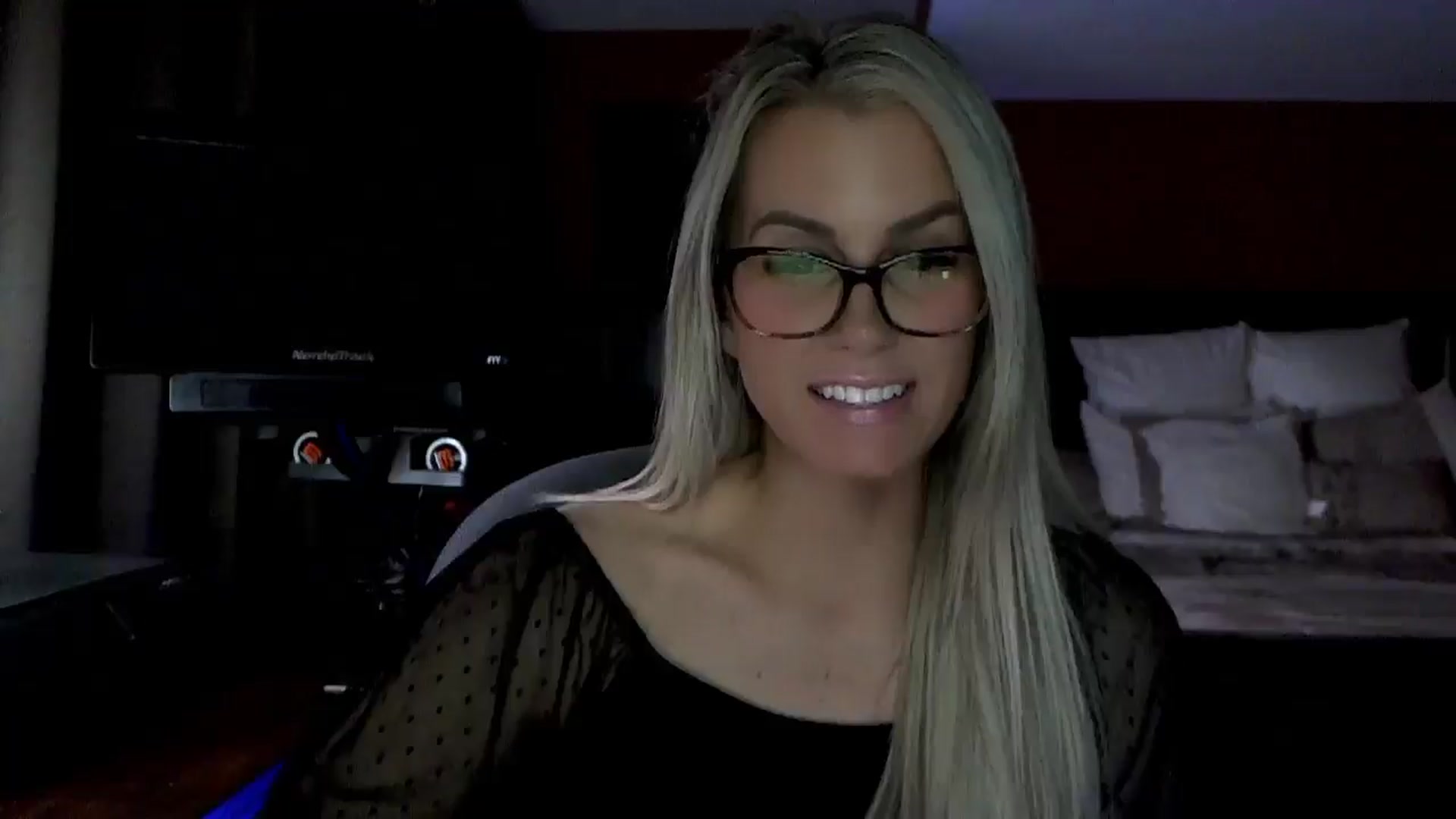 Gallery image thumbnail from Cora9's myfreecams stream on, 03/11/2026, 04:21 image 12 of 20