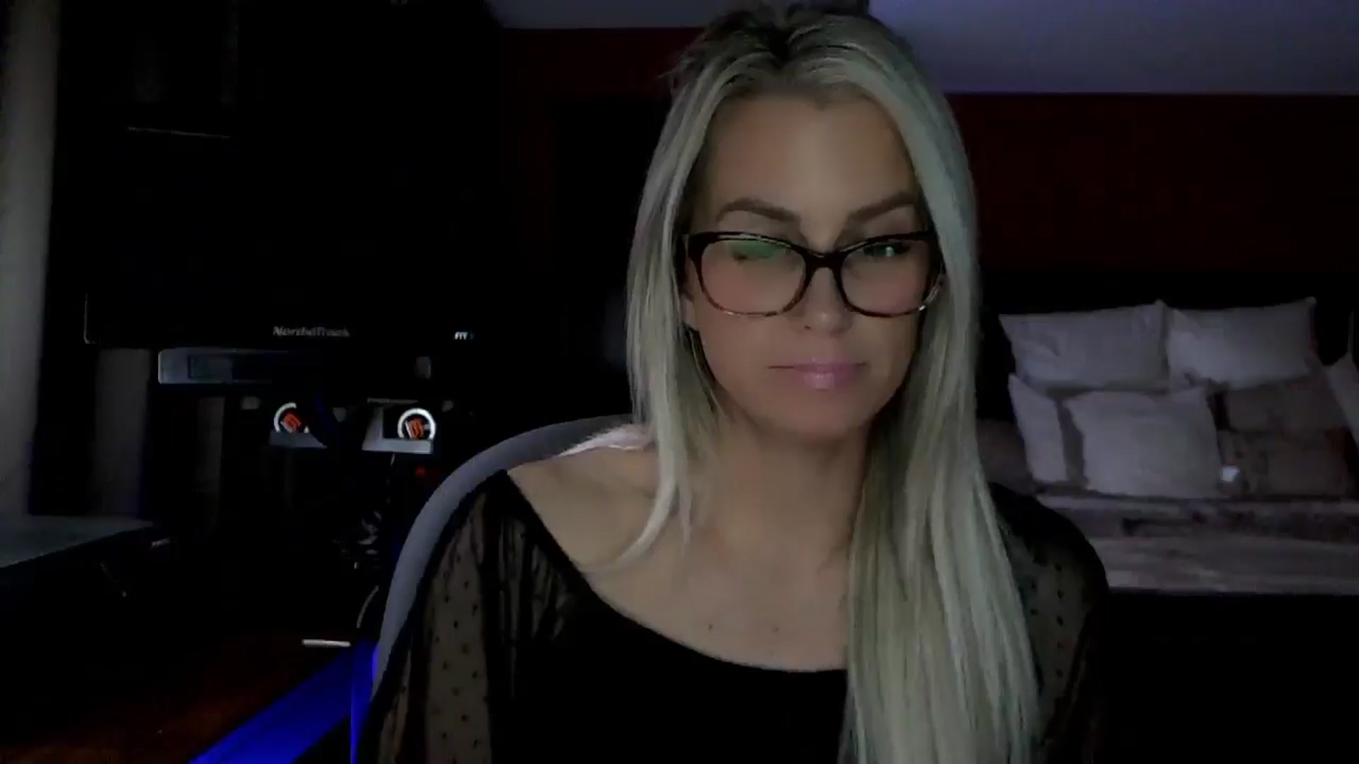 Gallery image thumbnail from Cora9's myfreecams stream on, 03/11/2026, 04:21 image 9 of 20