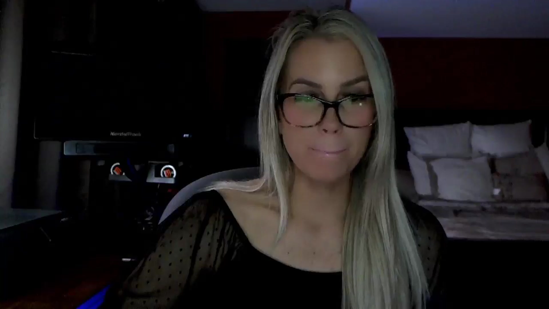 Gallery image thumbnail from Cora9's myfreecams stream on, 03/11/2026, 04:21 image 16 of 20