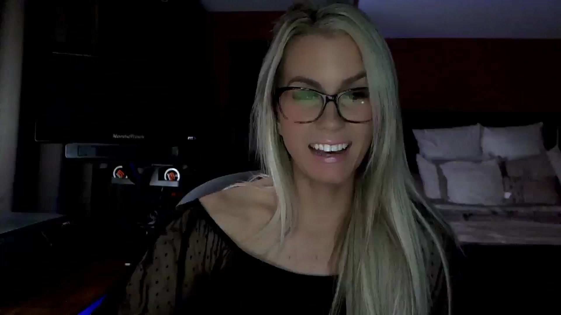 Gallery image thumbnail from Cora9's myfreecams stream on, 03/11/2026, 04:21 image 3 of 20