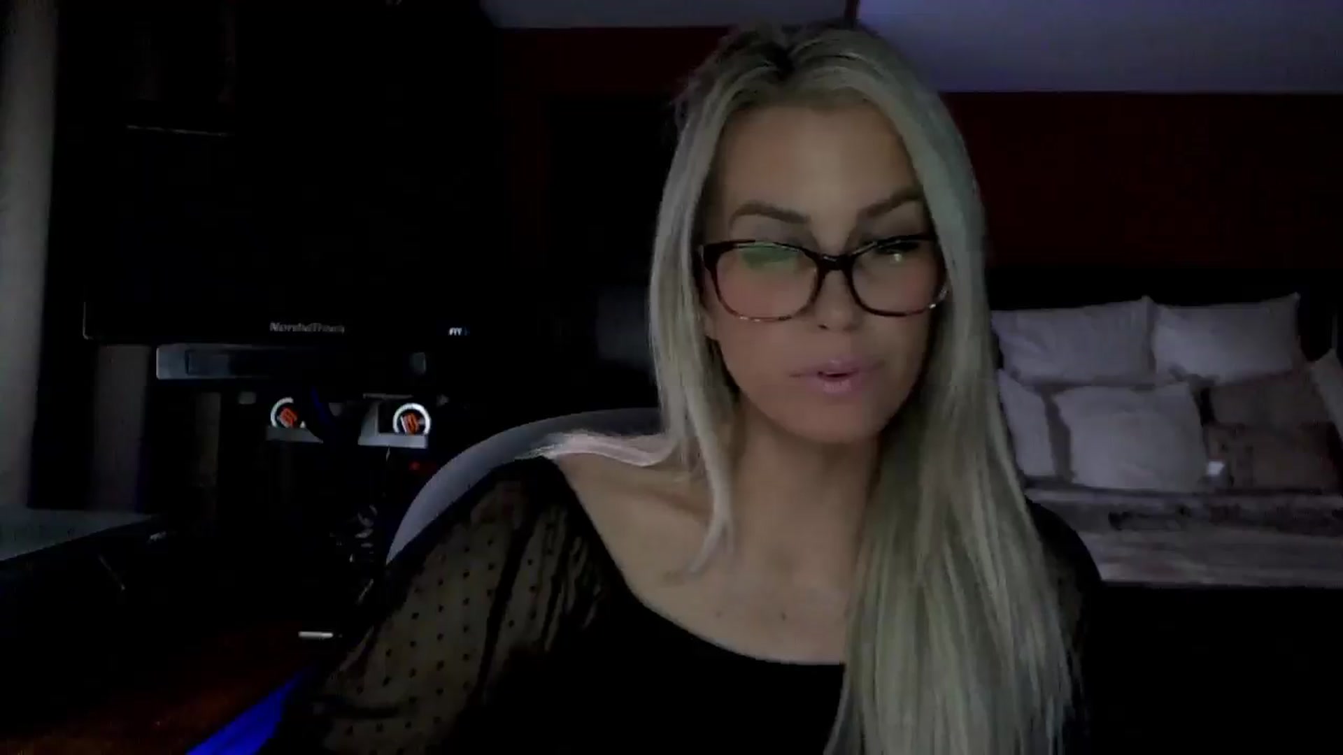 Gallery image thumbnail from Cora9's myfreecams stream on, 03/11/2026, 04:21 image 15 of 20