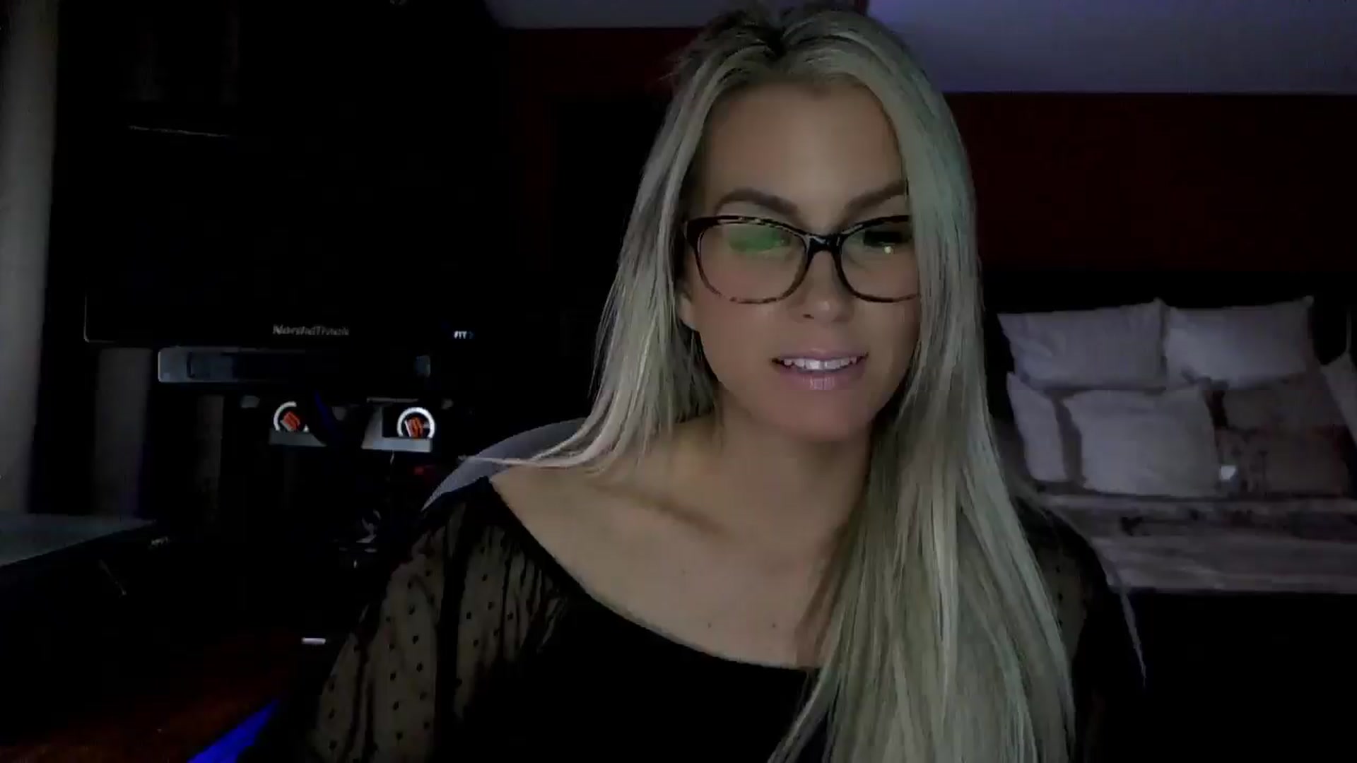 Gallery image thumbnail from Cora9's myfreecams stream on, 03/11/2026, 04:21 image 4 of 20