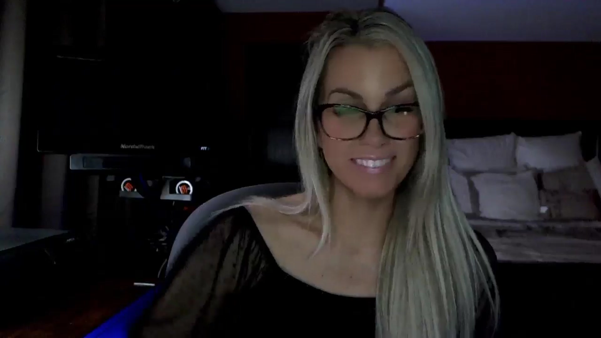 Gallery image thumbnail from Cora9's myfreecams stream on, 03/11/2026, 04:21 image 18 of 20