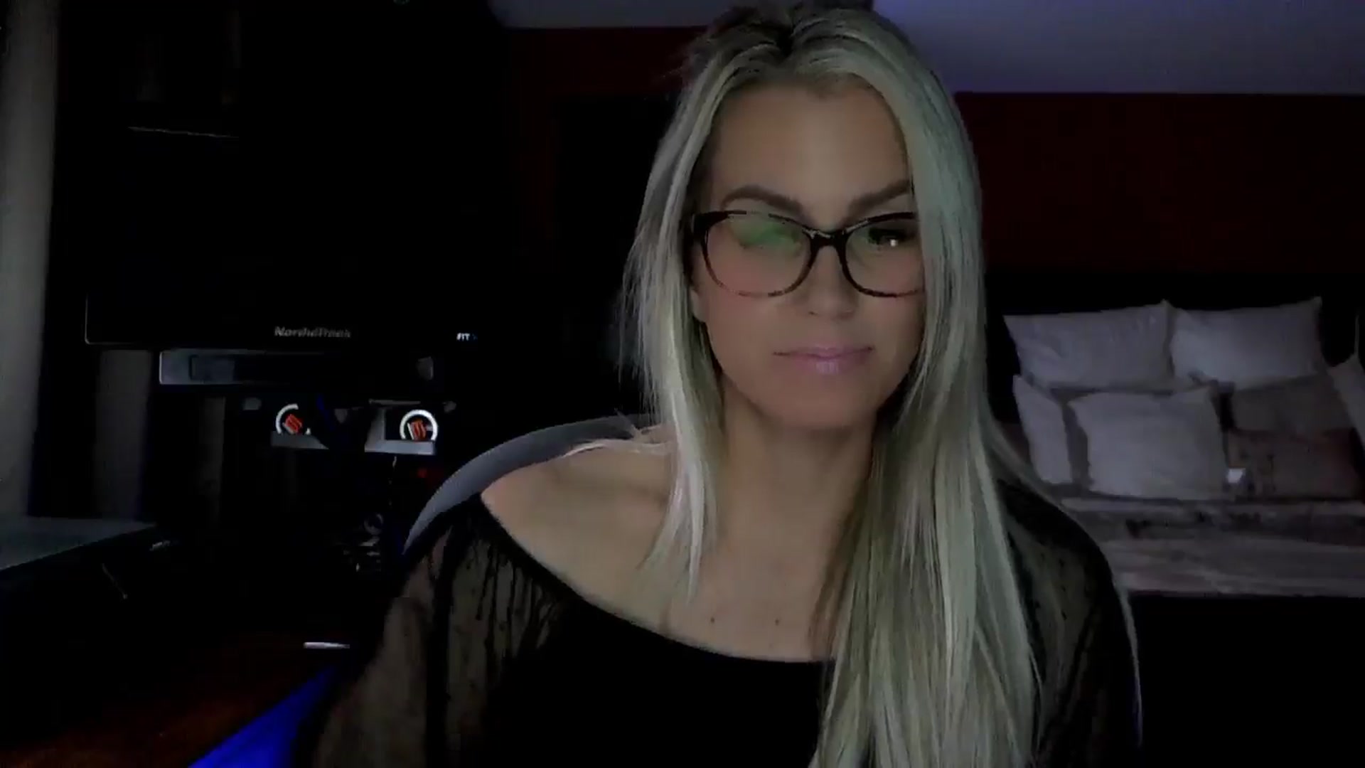 Gallery image thumbnail from Cora9's myfreecams stream on, 03/11/2026, 04:21 image 2 of 20