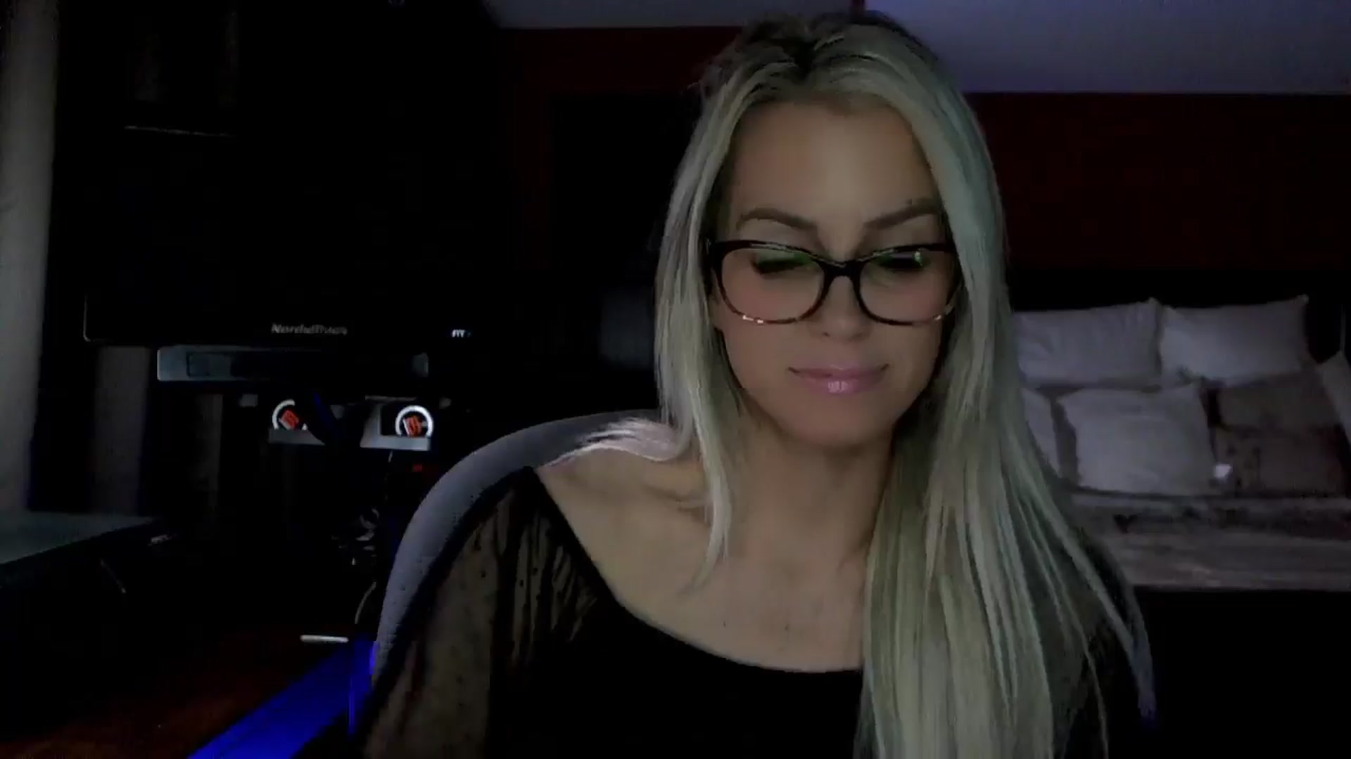 Gallery image thumbnail from Cora9's myfreecams stream on, 03/11/2026, 04:21 image 10 of 20