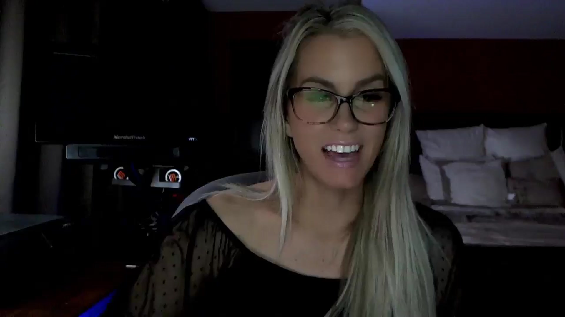 Gallery image thumbnail from Cora9's myfreecams stream on, 03/11/2026, 04:21 image 6 of 20