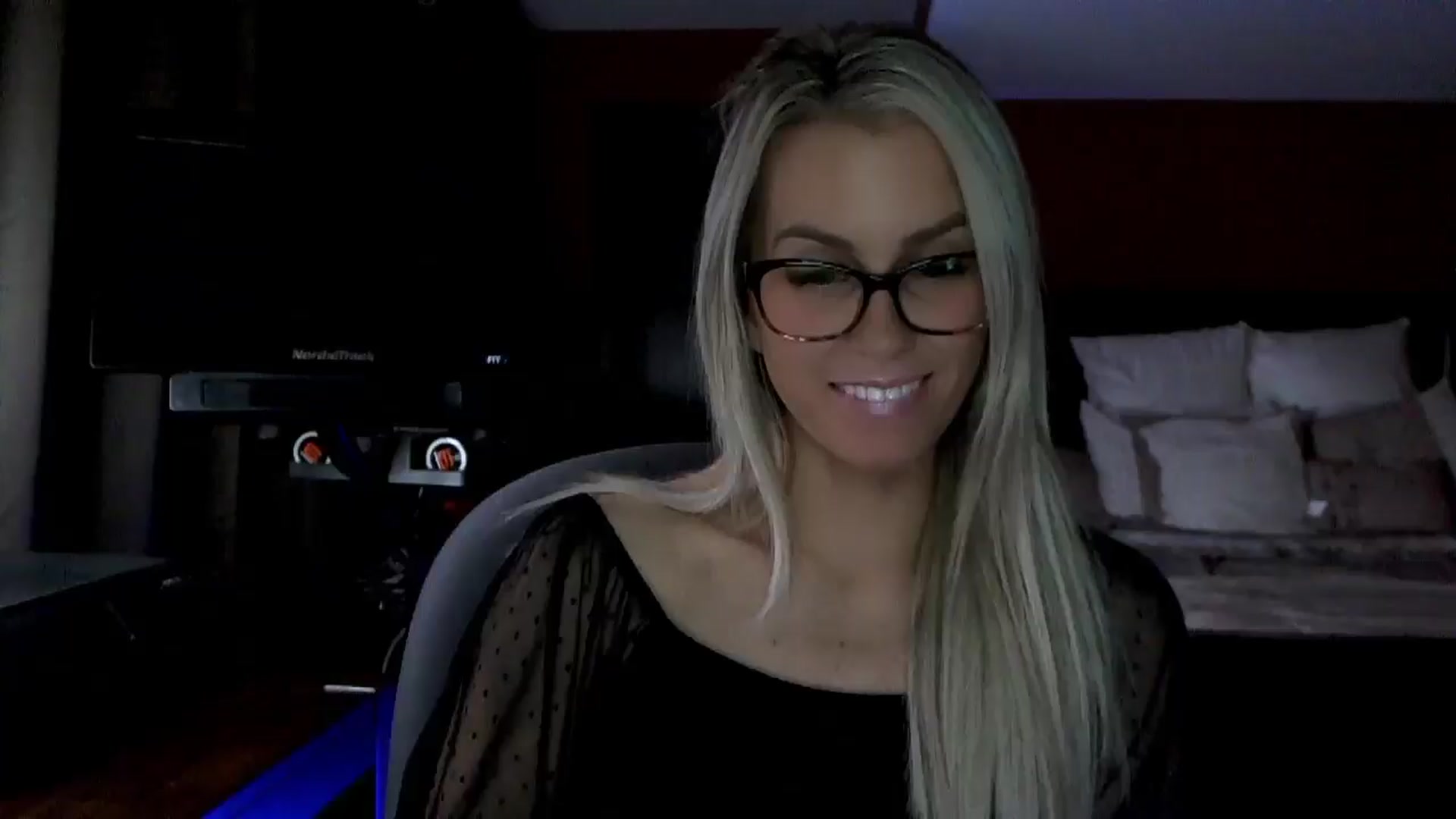 Gallery image thumbnail from Cora9's myfreecams stream on, 03/11/2026, 04:21 image 19 of 20