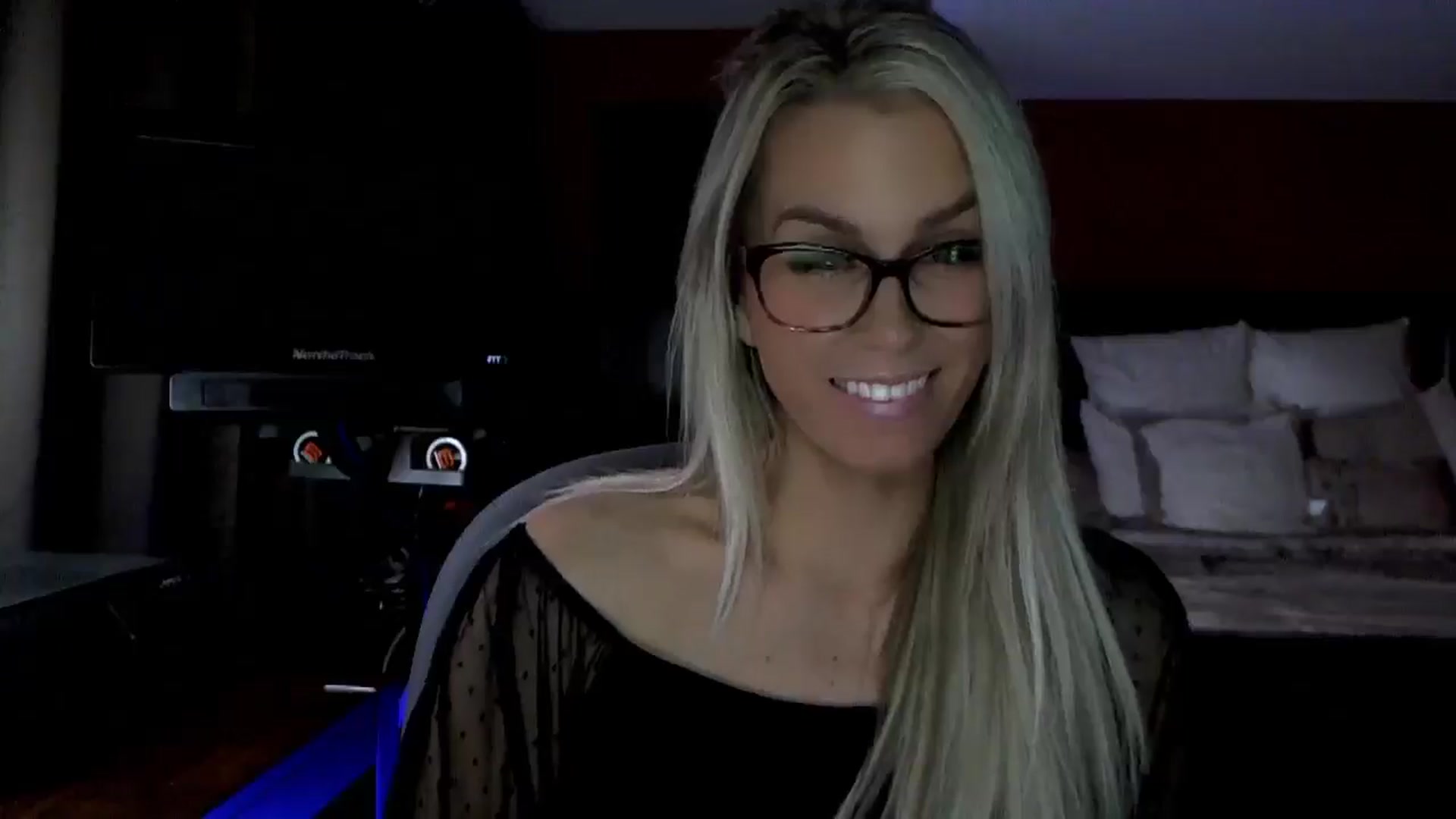 Gallery image thumbnail from Cora9's myfreecams stream on, 03/11/2026, 04:21 image 5 of 20