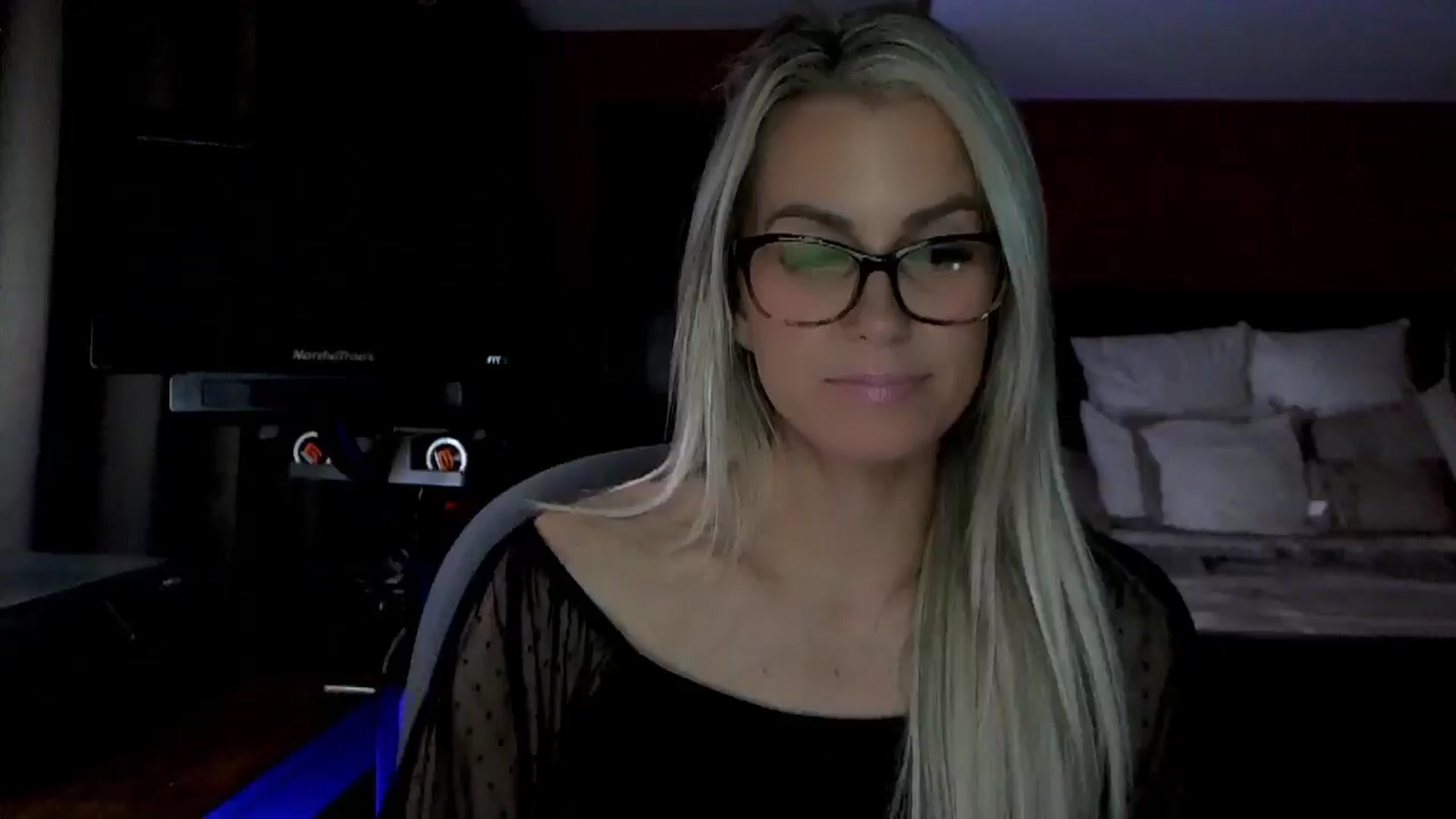Gallery image thumbnail from Cora9's myfreecams stream on, 03/11/2026, 04:21 image 8 of 20