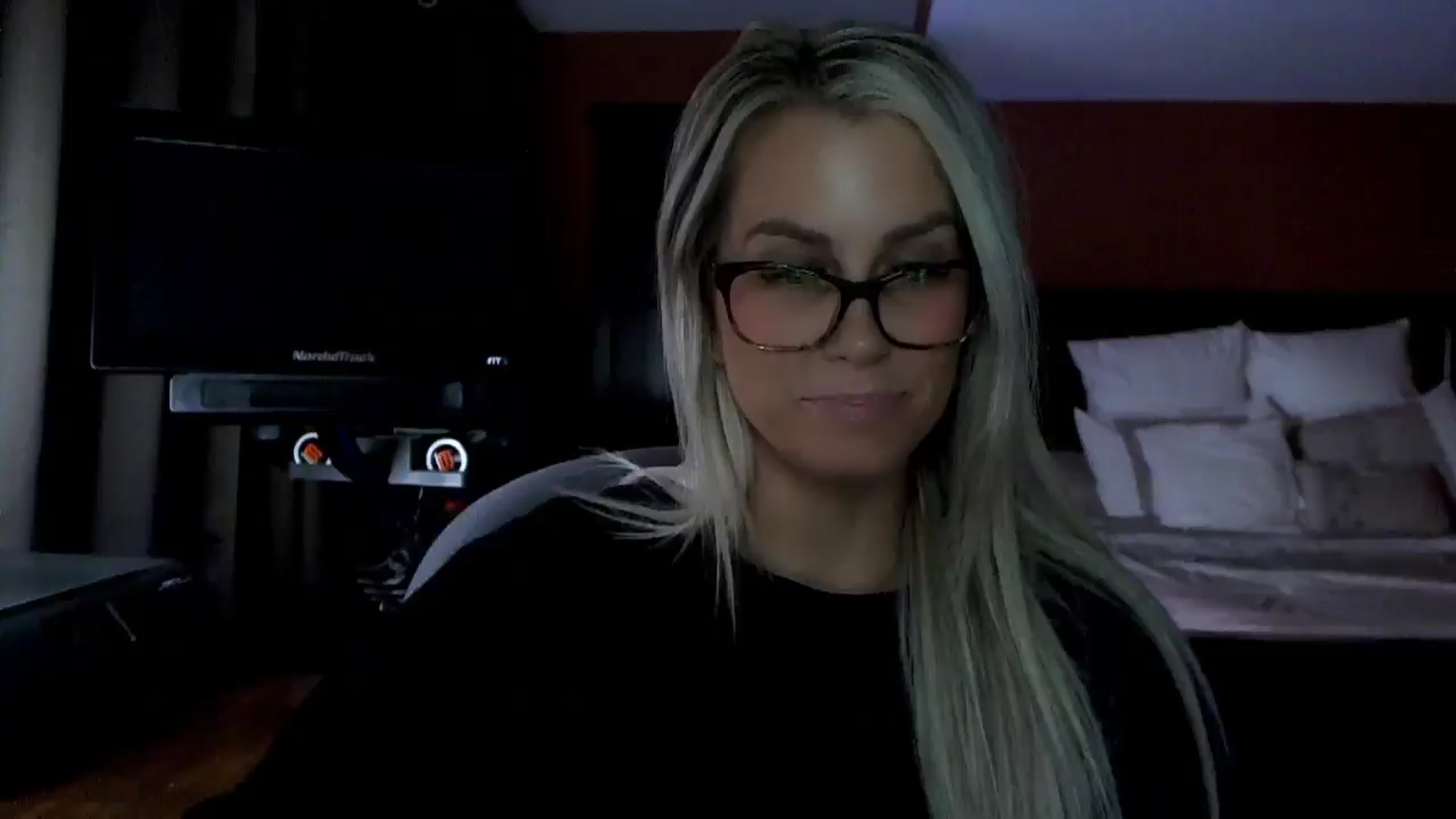 Gallery image thumbnail from Cora9's myfreecams stream on, 03/18/2026, 05:05 image 11 of 20