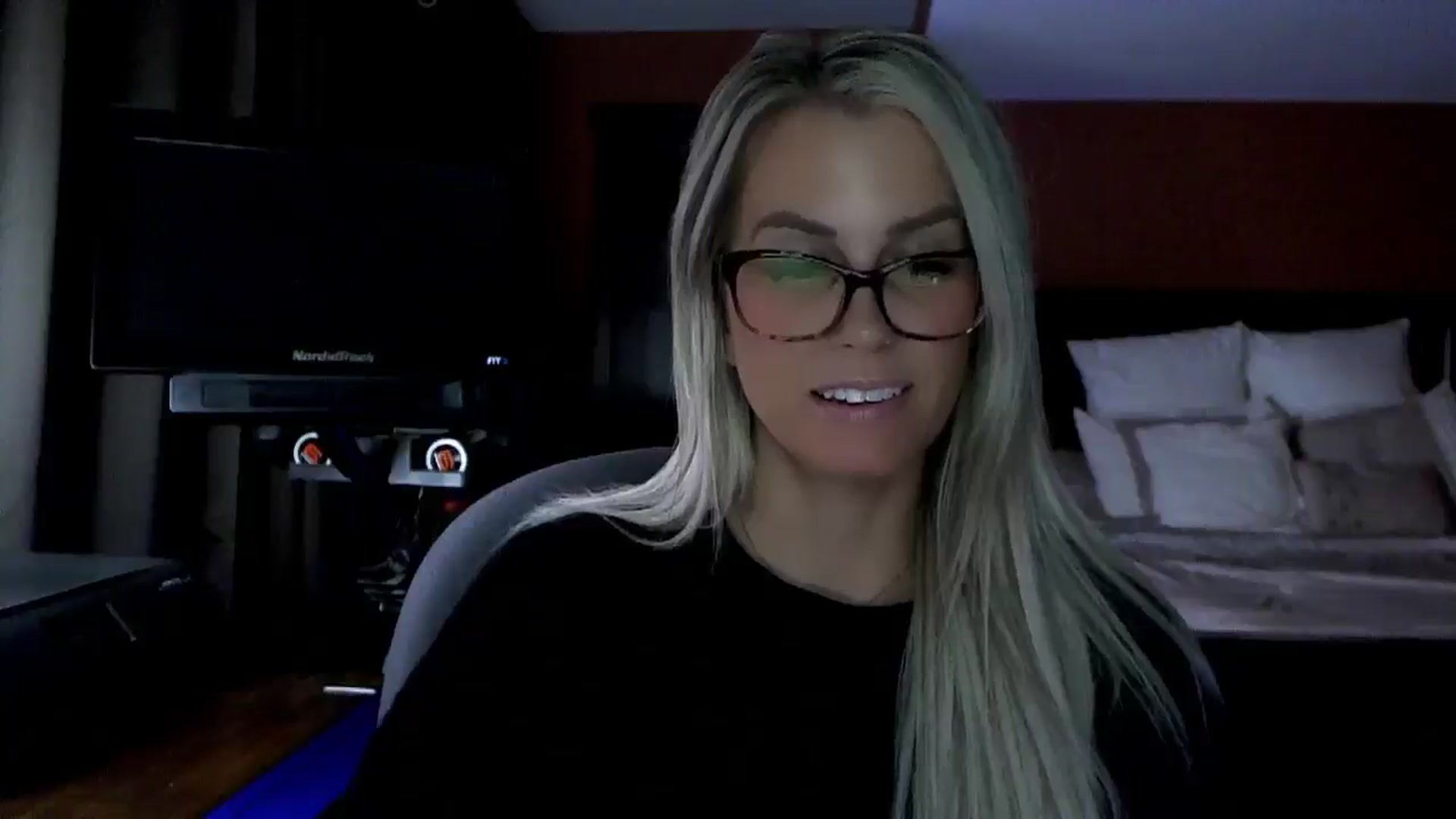 Gallery image thumbnail from Cora9's myfreecams stream on, 03/18/2026, 05:05 image 14 of 20