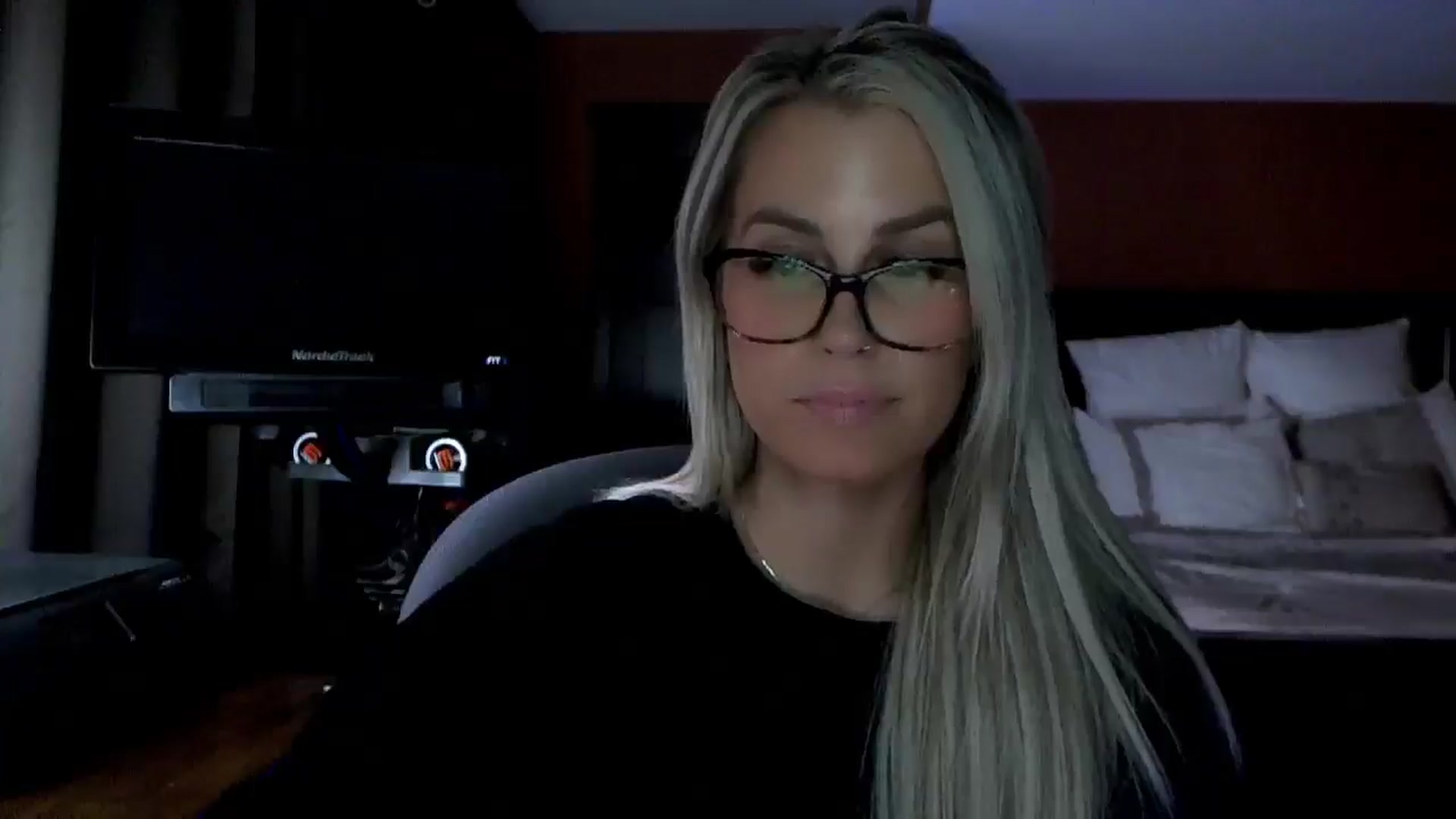 Gallery image thumbnail from Cora9's myfreecams stream on, 03/18/2026, 05:05 image 19 of 20