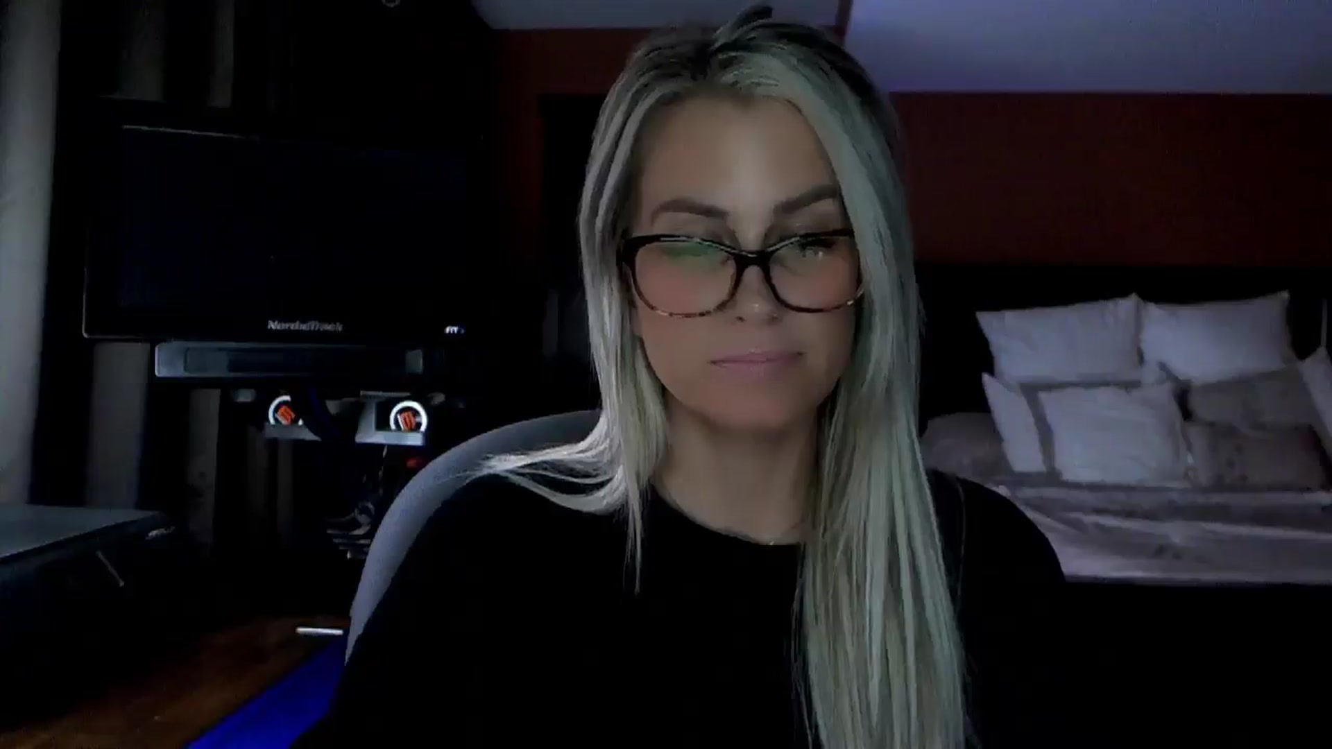 Gallery image thumbnail from Cora9's myfreecams stream on, 03/18/2026, 05:05 image 17 of 20