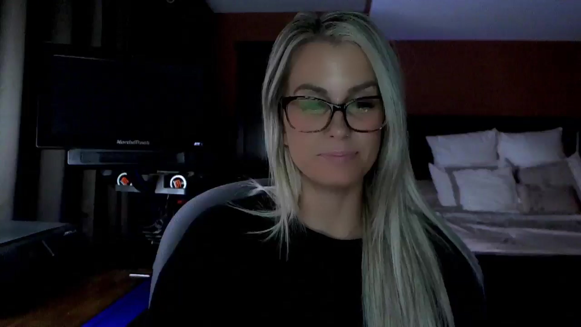 Gallery image thumbnail from Cora9's myfreecams stream on, 03/18/2026, 05:05 image 13 of 20