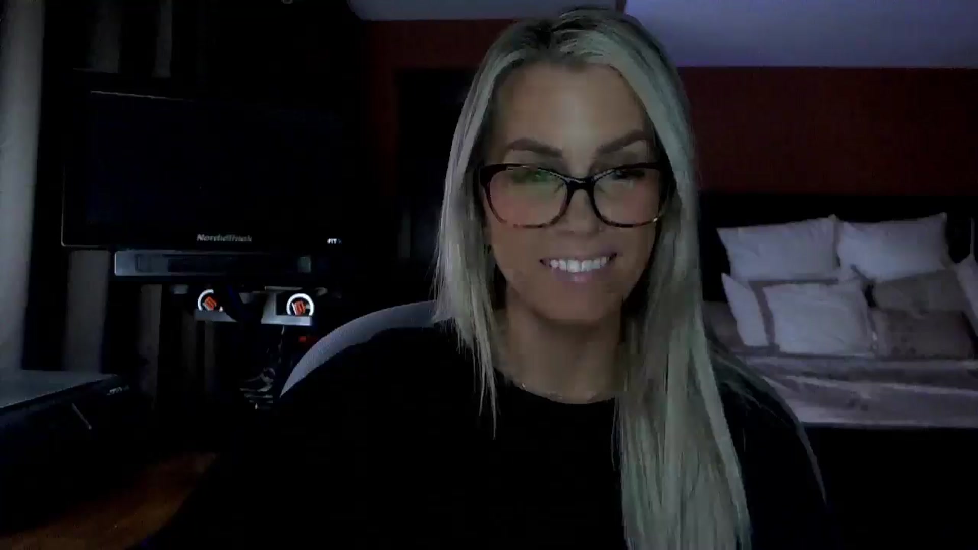 Gallery image thumbnail from Cora9's myfreecams stream on, 03/18/2026, 05:05 image 3 of 20