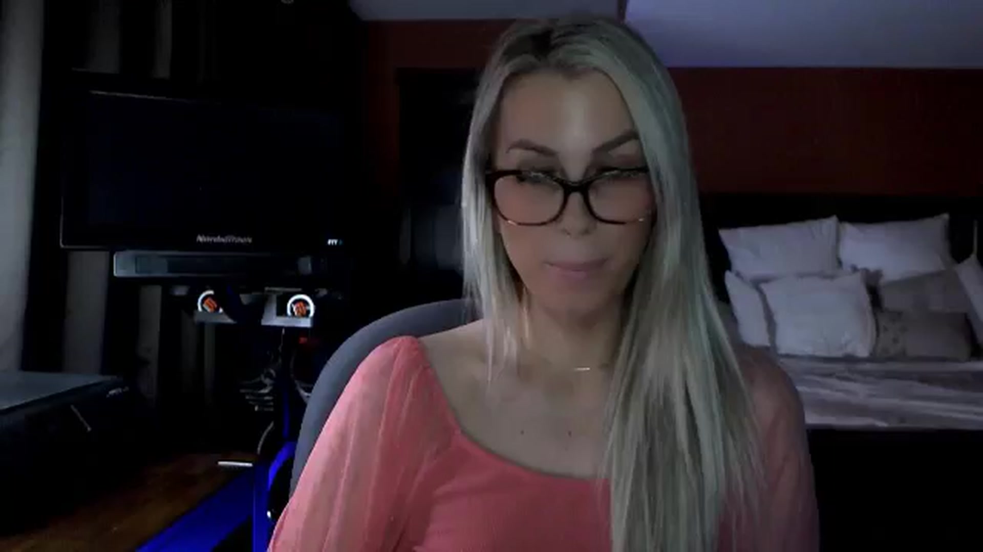 Gallery image thumbnail from Cora9's myfreecams stream on, 03/19/2026, 05:00 image 16 of 20