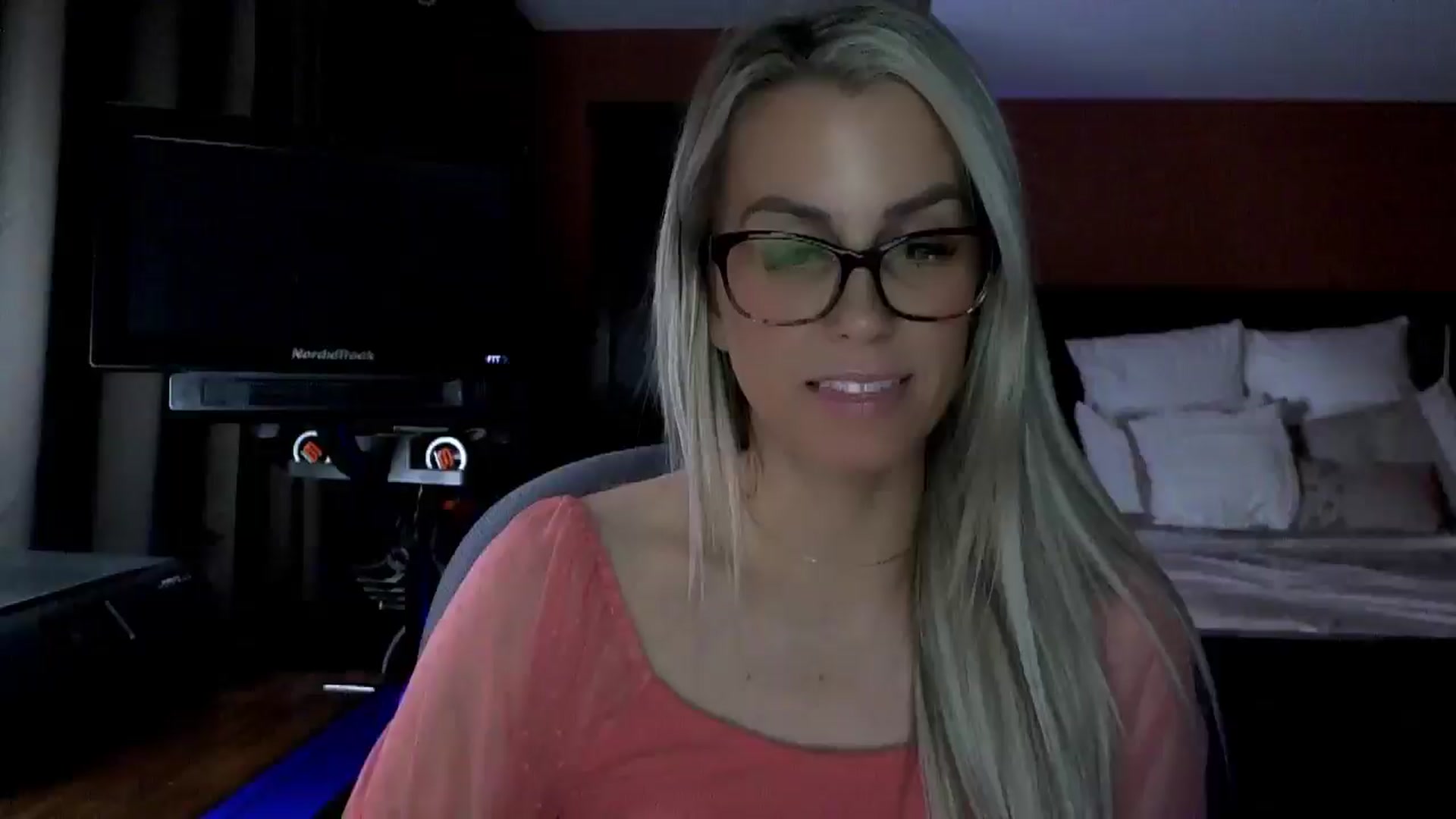 Gallery image thumbnail from Cora9's myfreecams stream on, 03/19/2026, 05:00 image 1 of 20