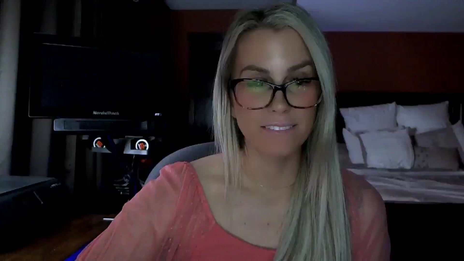Gallery image thumbnail from Cora9's myfreecams stream on, 03/19/2026, 05:00 image 9 of 20