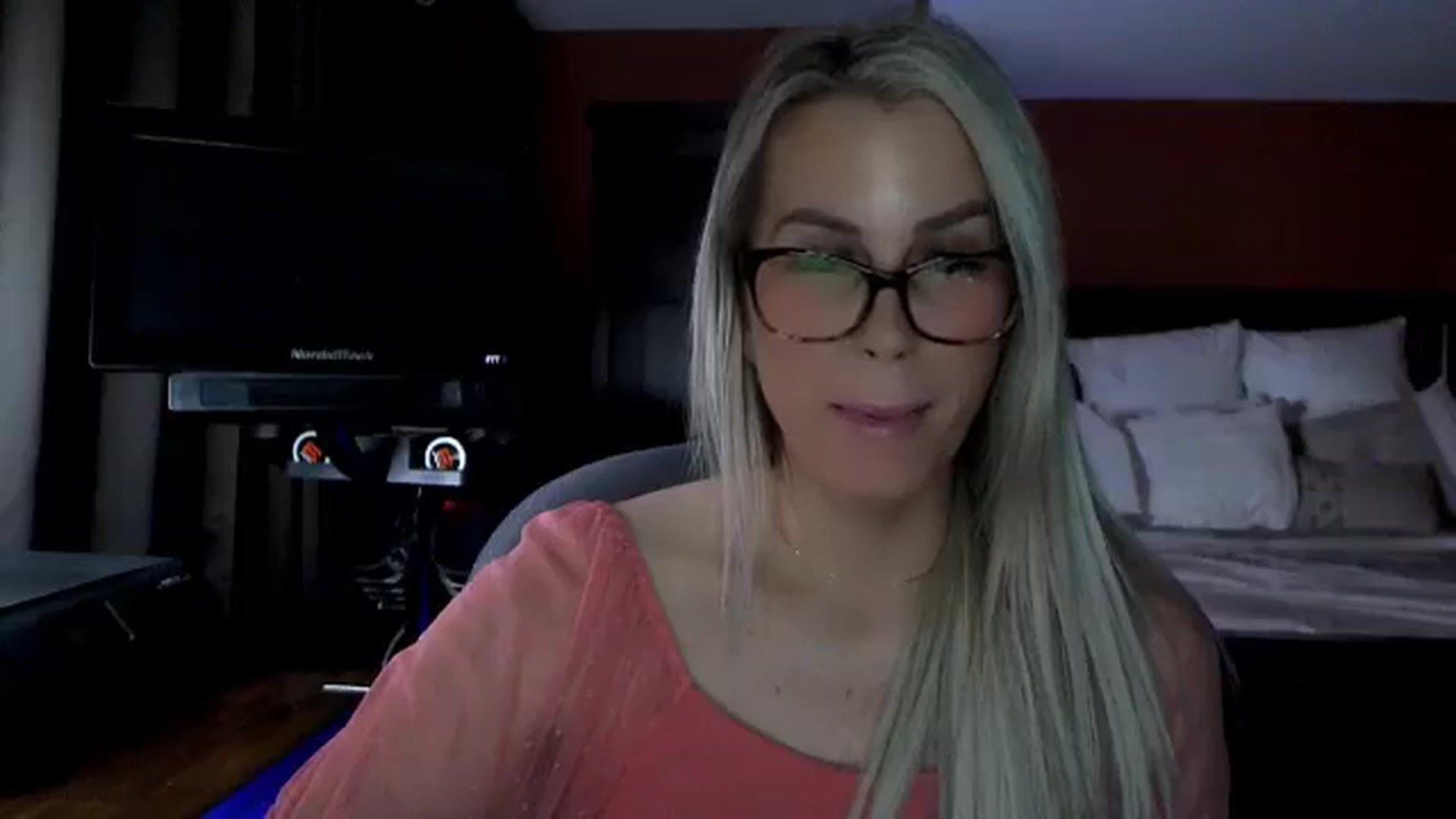 Gallery image thumbnail from Cora9's myfreecams stream on, 03/19/2026, 05:00 image 14 of 20