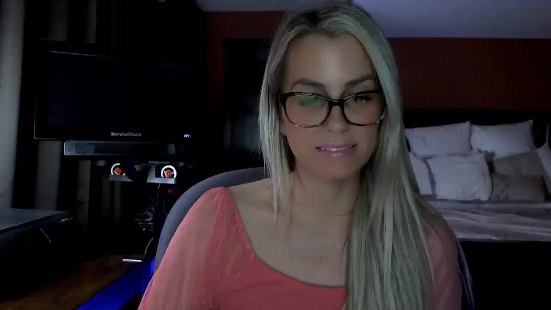 Gallery image thumbnail from Cora9's myfreecams stream on, 03/19/2026, 05:00 image 3 of 20