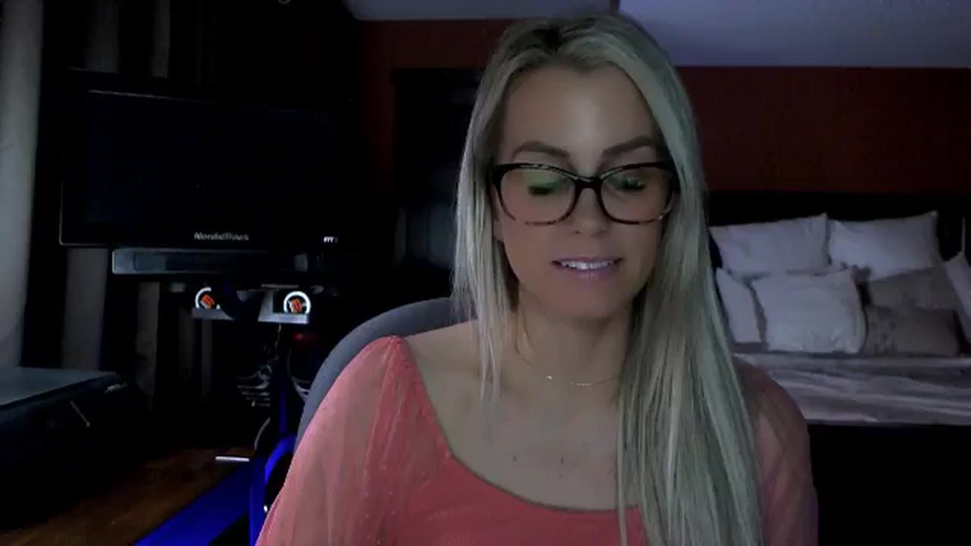 Gallery image thumbnail from Cora9's myfreecams stream on, 03/19/2026, 05:00 image 13 of 20