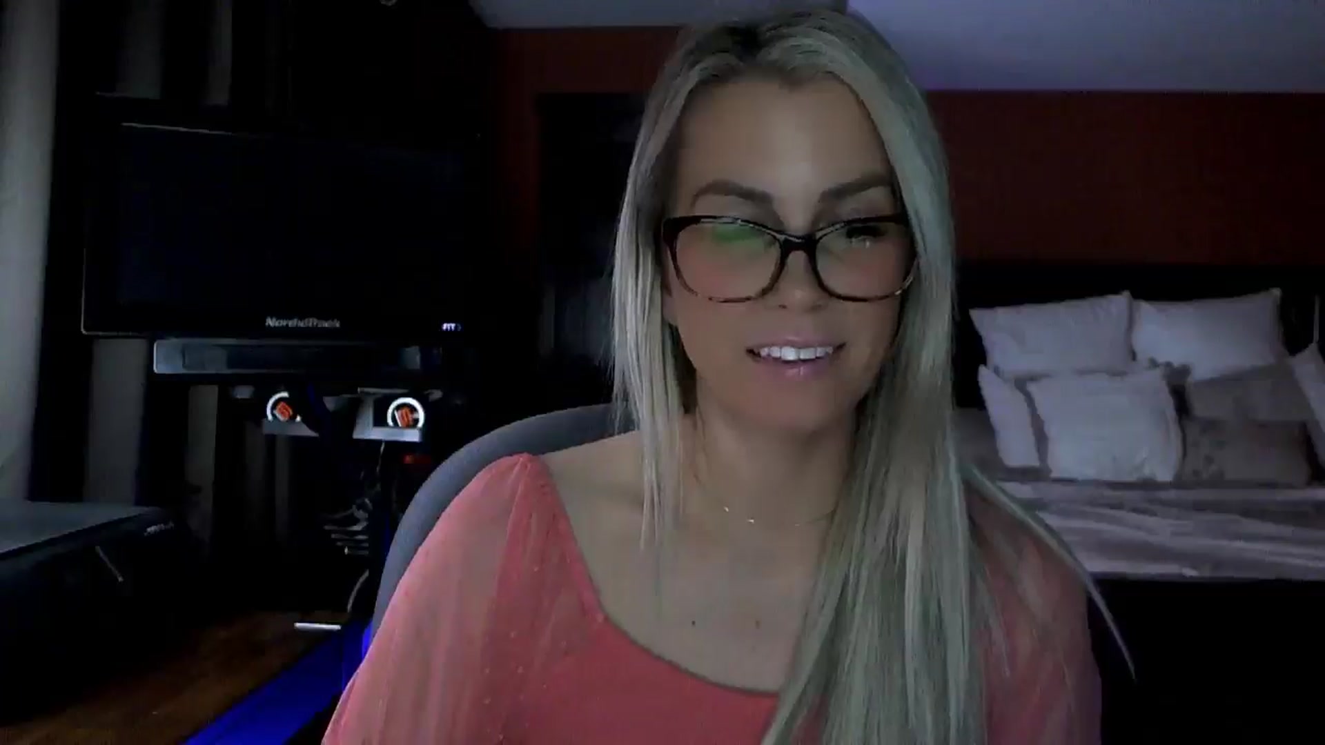 Gallery image thumbnail from Cora9's myfreecams stream on, 03/19/2026, 05:00 image 7 of 20