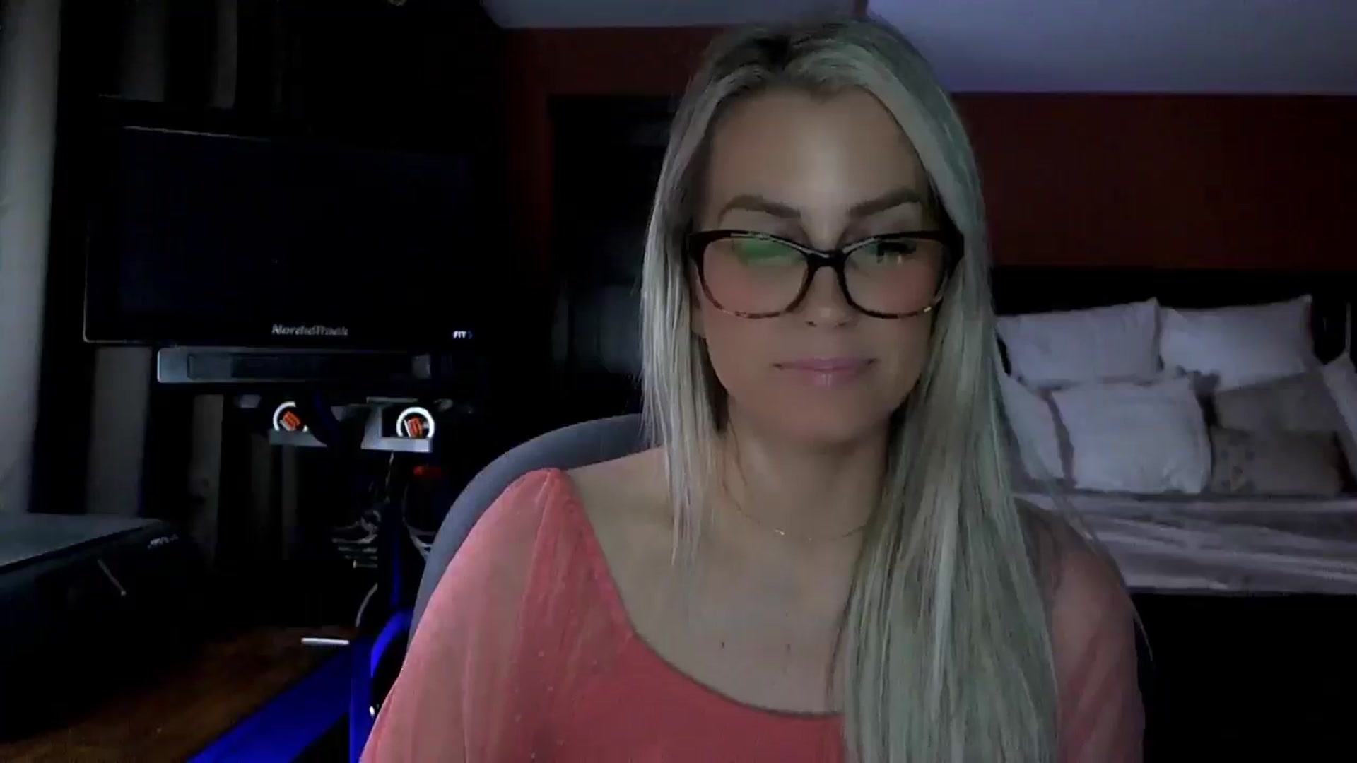 Gallery image thumbnail from Cora9's myfreecams stream on, 03/19/2026, 05:00 image 12 of 20