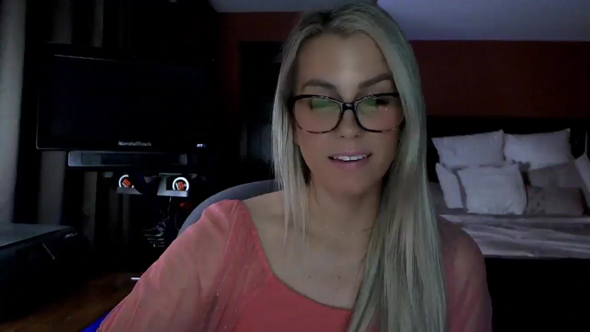 Gallery image thumbnail from Cora9's myfreecams stream on, 03/19/2026, 05:00 image 5 of 20
