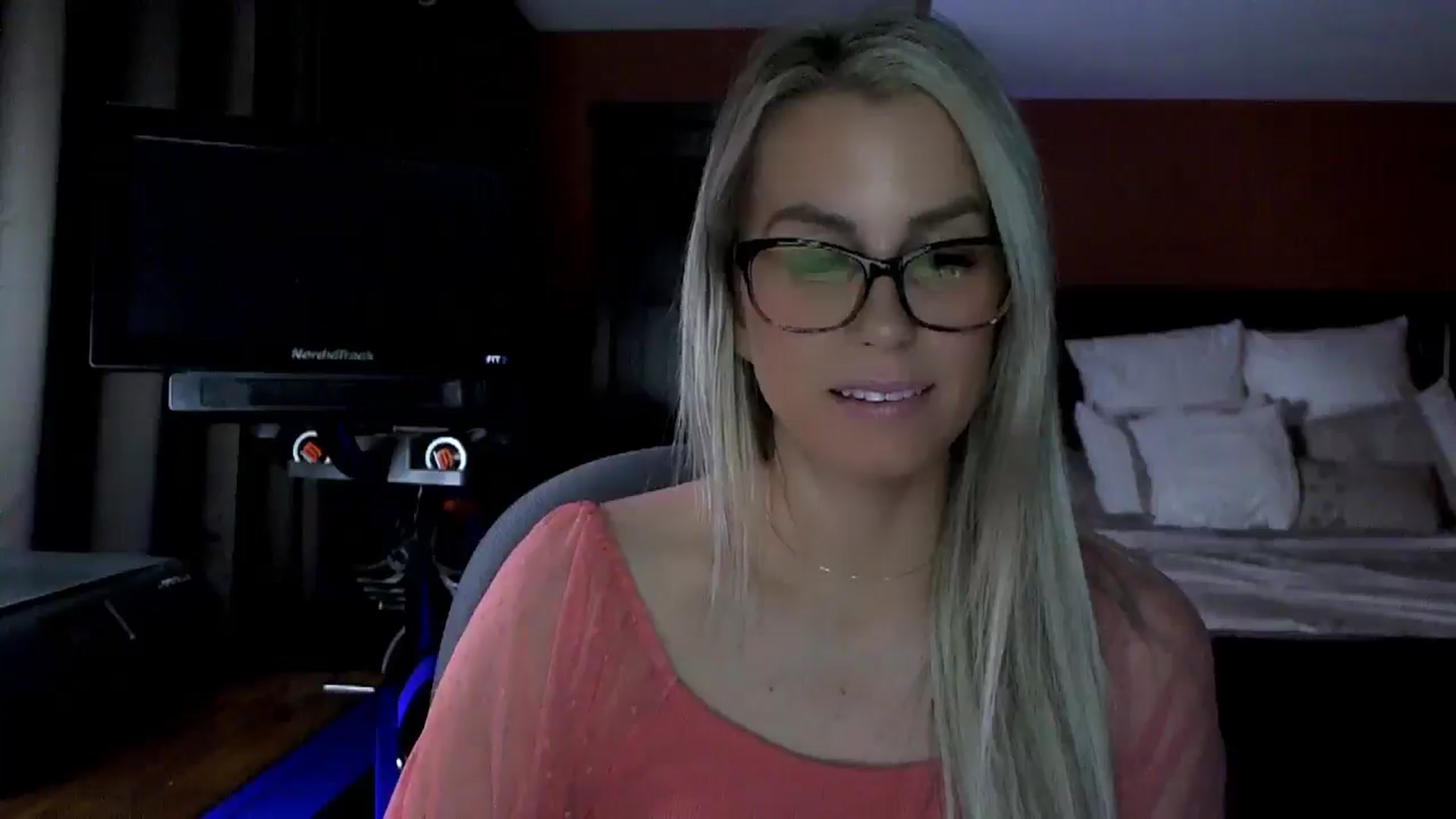 Gallery image thumbnail from Cora9's myfreecams stream on, 03/19/2026, 05:00 image 11 of 20
