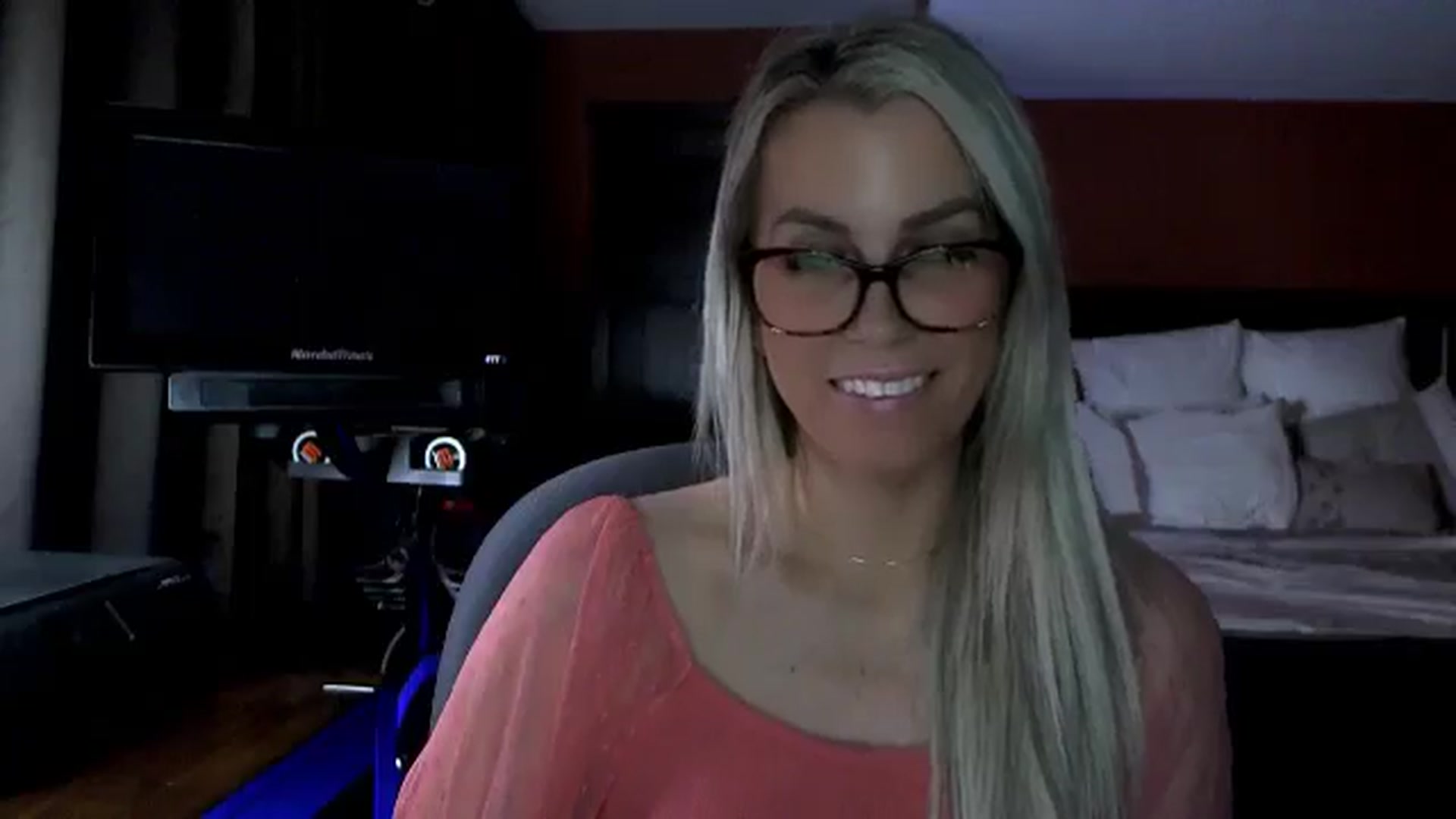 Gallery image thumbnail from Cora9's myfreecams stream on, 03/19/2026, 05:00 image 17 of 20