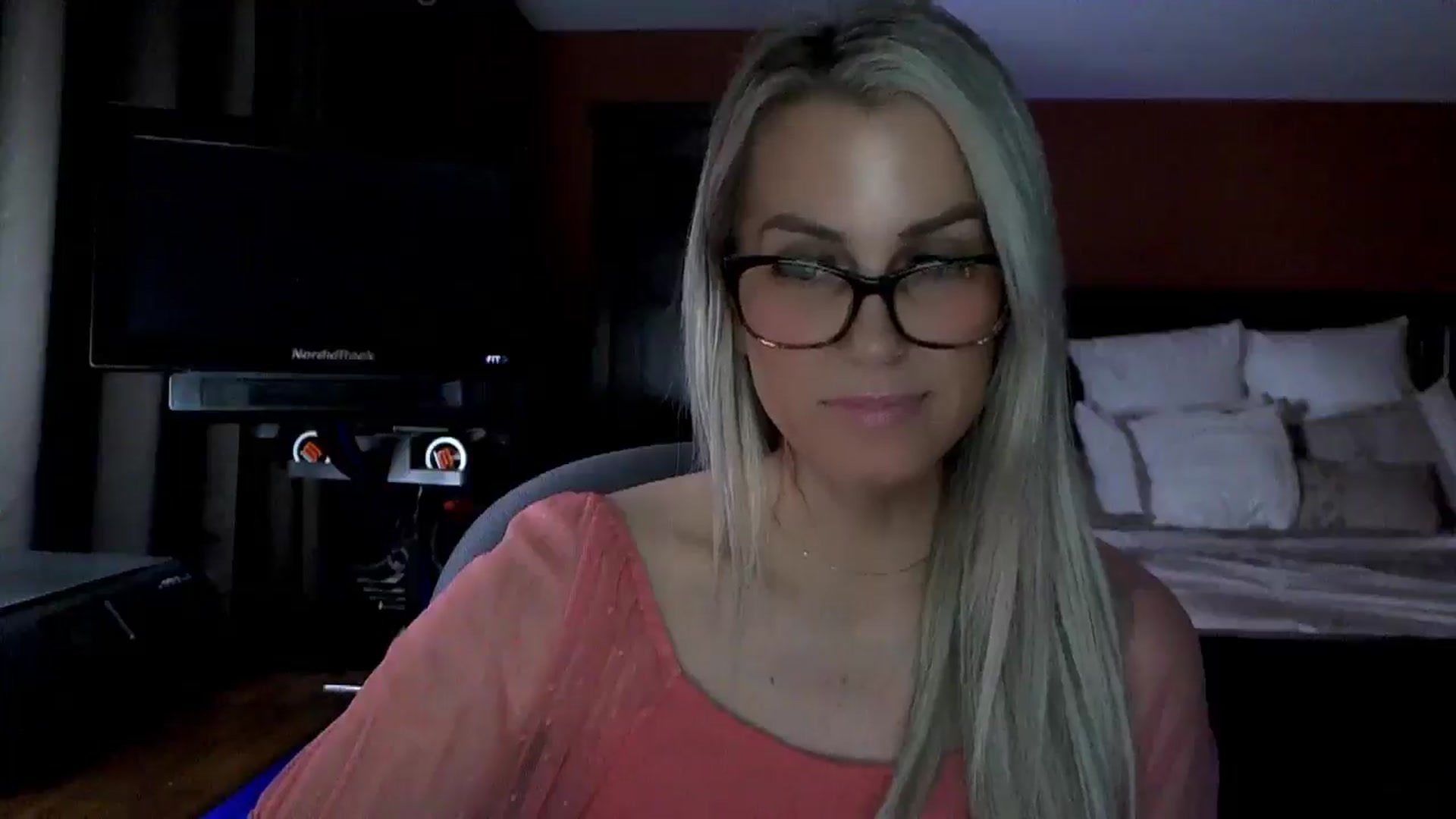 Gallery image thumbnail from Cora9's myfreecams stream on, 03/19/2026, 05:00 image 6 of 20