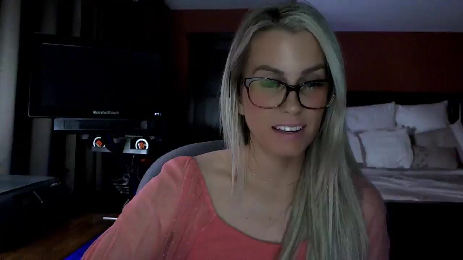 Gallery image thumbnail from Cora9's myfreecams stream on, 03/19/2026, 05:00 image 4 of 20