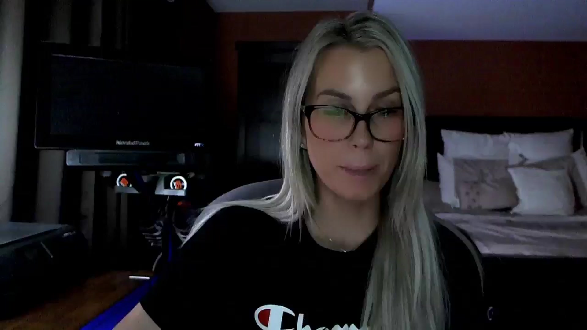 Gallery image thumbnail from Cora9's myfreecams stream on, 03/24/2026, 04:54 image 16 of 20