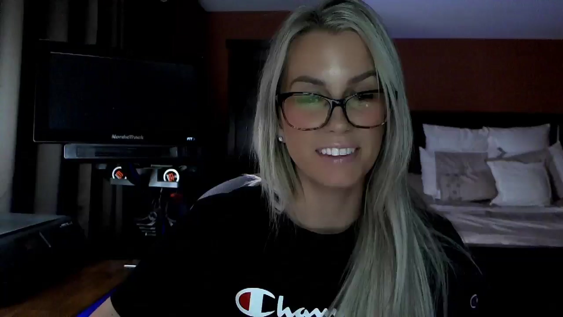 Gallery image thumbnail from Cora9's myfreecams stream on, 03/24/2026, 04:54 image 1 of 20
