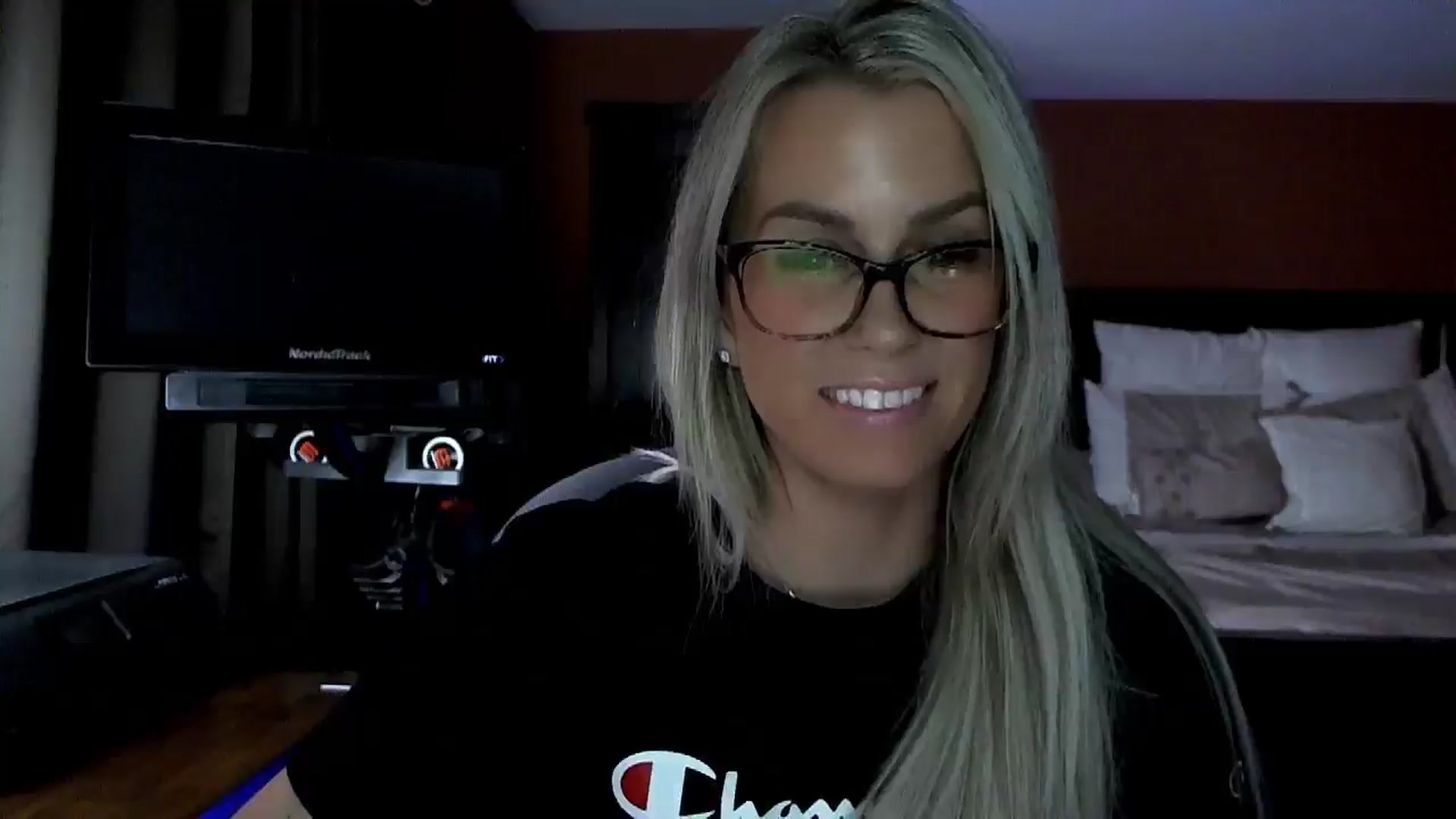 Gallery image thumbnail from Cora9's myfreecams stream on, 03/24/2026, 04:54 image 2 of 20