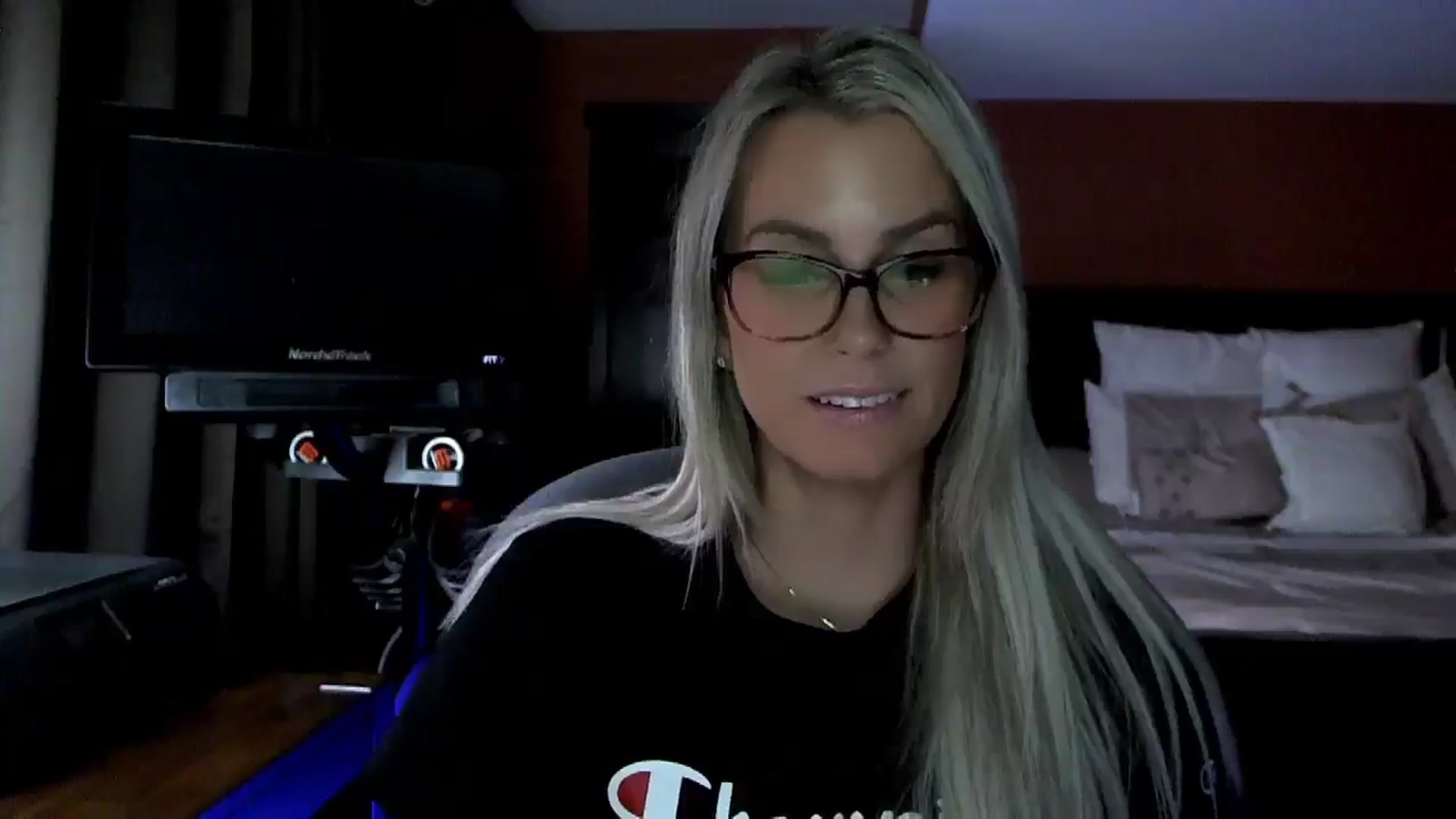 Gallery image thumbnail from Cora9's myfreecams stream on, 03/24/2026, 04:54 image 11 of 20