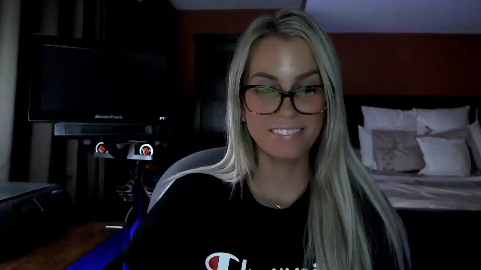 Gallery image thumbnail from Cora9's myfreecams stream on, 03/24/2026, 04:54 image 15 of 20