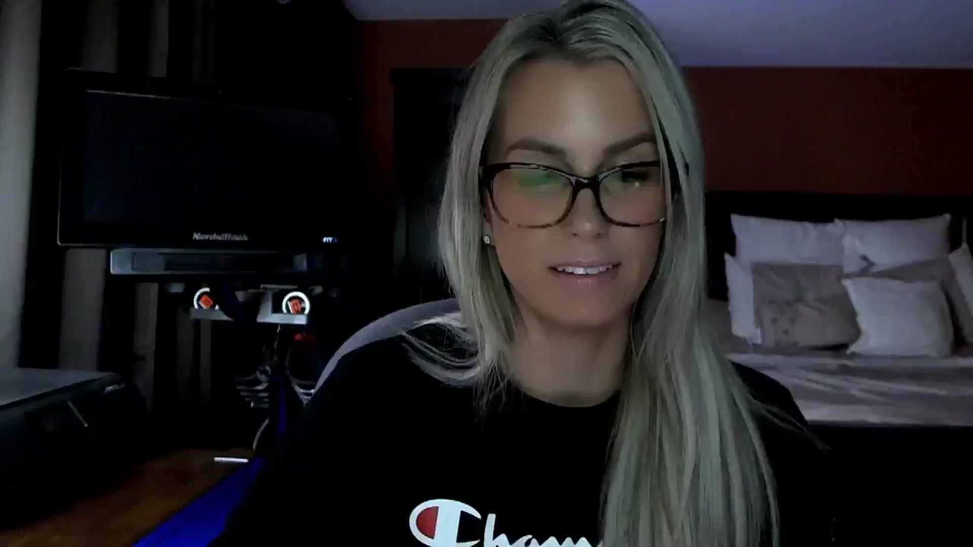 Gallery image thumbnail from Cora9's myfreecams stream on, 03/24/2026, 04:54 image 5 of 20