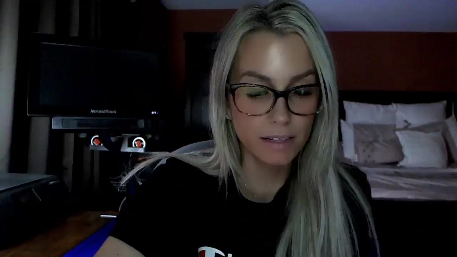 Gallery image thumbnail from Cora9's myfreecams stream on, 03/24/2026, 04:54 image 10 of 20