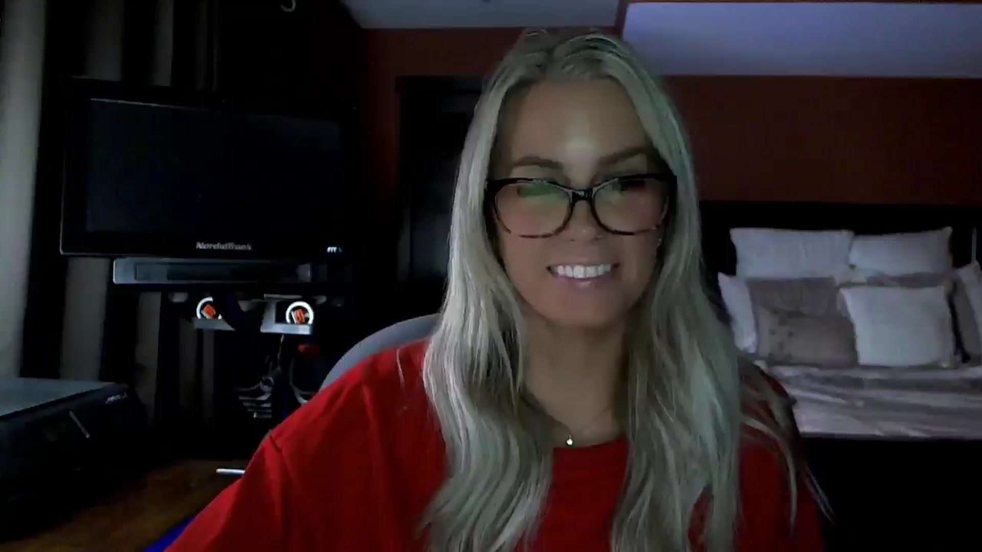 Gallery image thumbnail from Cora9's myfreecams stream on, 04/28/2026, 05:35 image 7 of 20