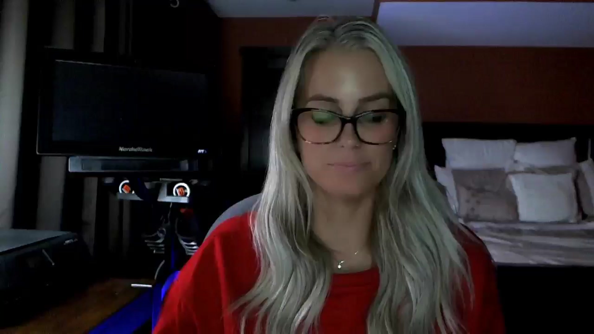 Gallery image thumbnail from Cora9's myfreecams stream on, 04/28/2026, 05:35 image 14 of 20