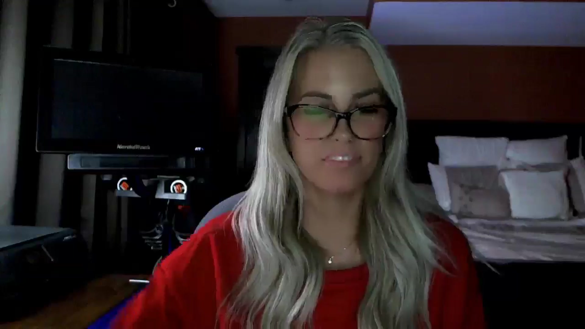 Gallery image thumbnail from Cora9's myfreecams stream on, 04/28/2026, 05:35 image 18 of 20