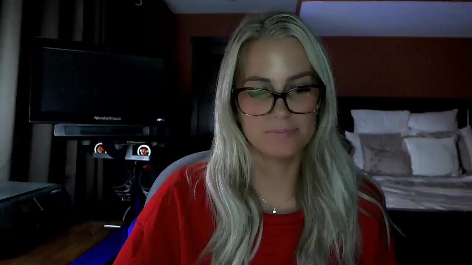 Gallery image thumbnail from Cora9's myfreecams stream on, 04/28/2026, 05:35 image 4 of 20