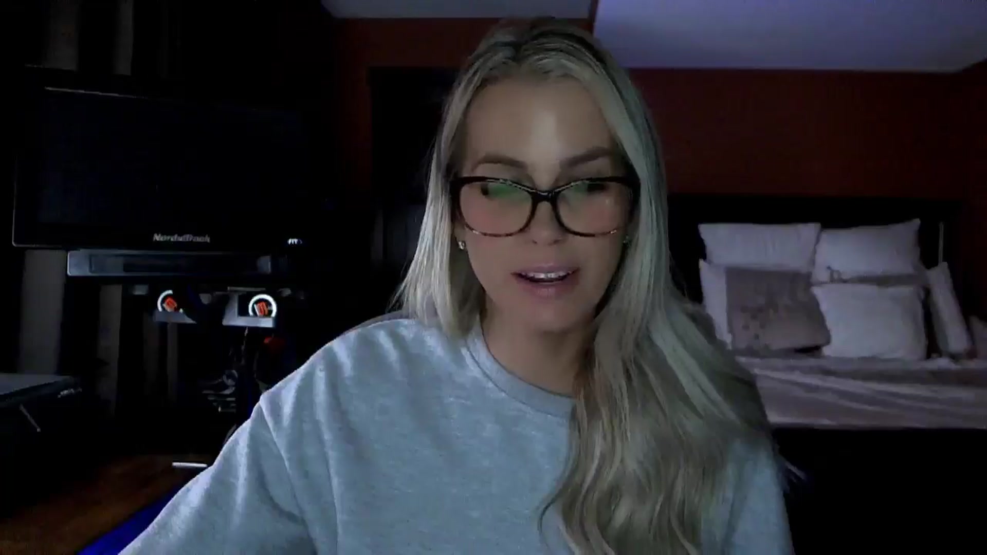 Gallery image thumbnail from Cora9's myfreecams stream on, 04/29/2026, 05:52 image 2 of 20