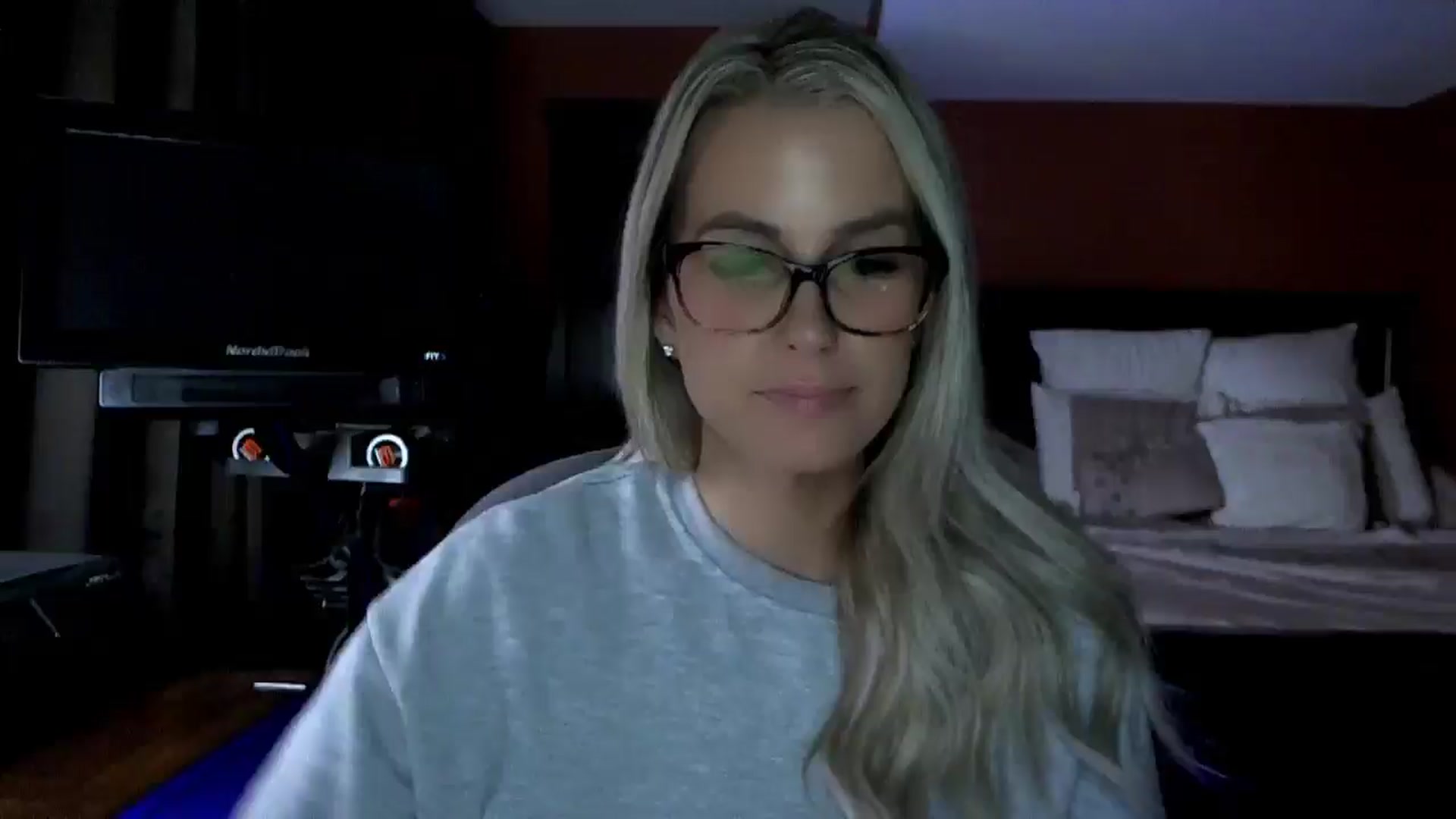 Gallery image thumbnail from Cora9's myfreecams stream on, 04/29/2026, 05:52 image 7 of 20
