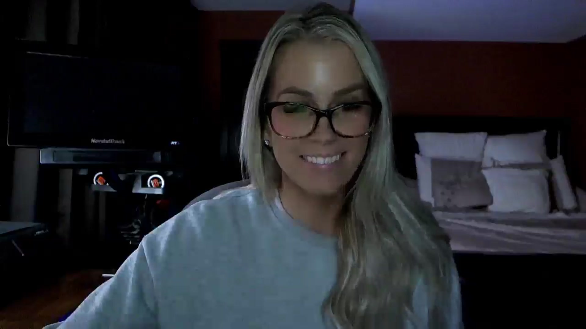 Gallery image thumbnail from Cora9's myfreecams stream on, 04/29/2026, 05:52 image 12 of 20