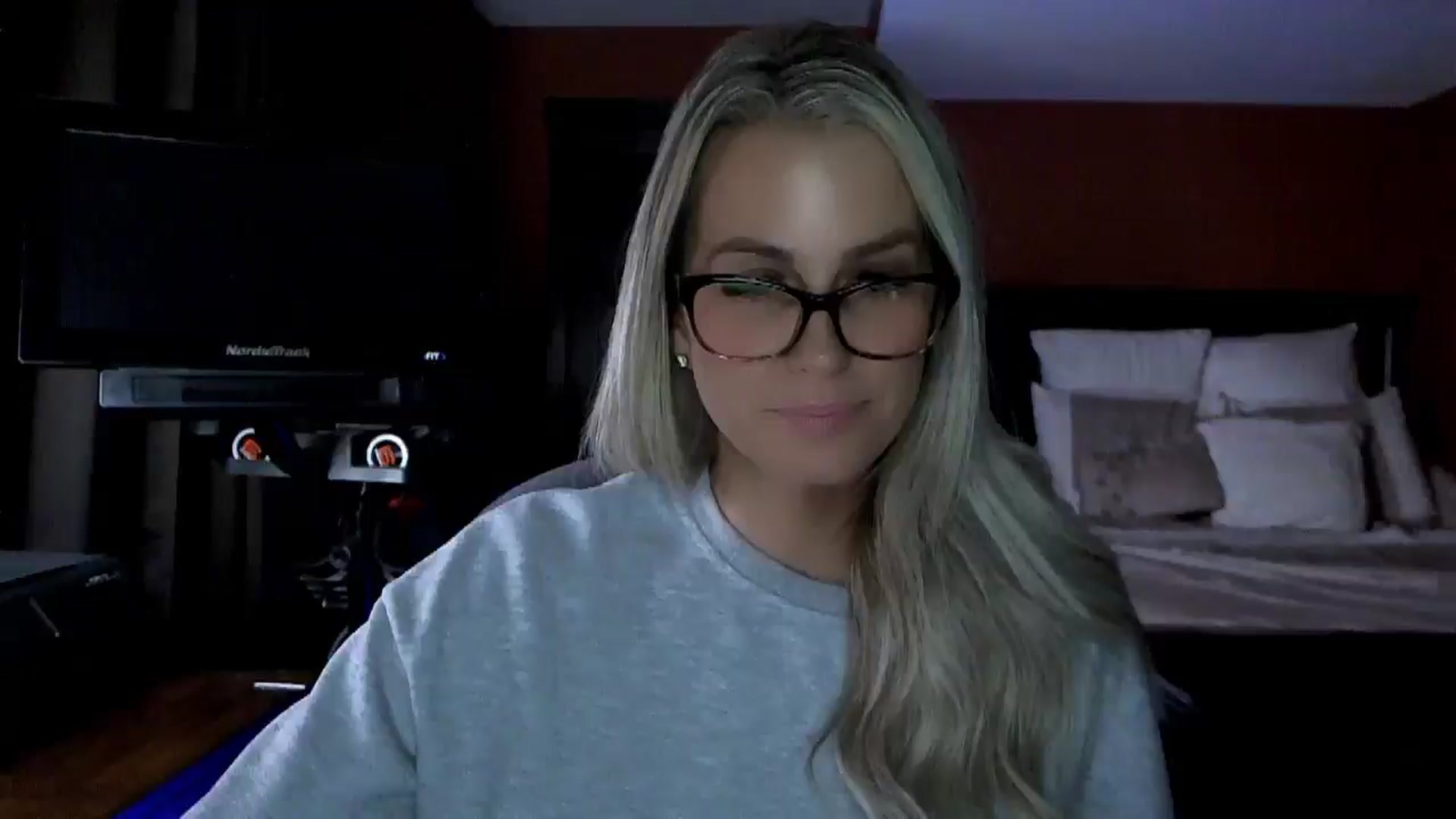 Gallery image thumbnail from Cora9's myfreecams stream on, 04/29/2026, 05:52 image 1 of 20