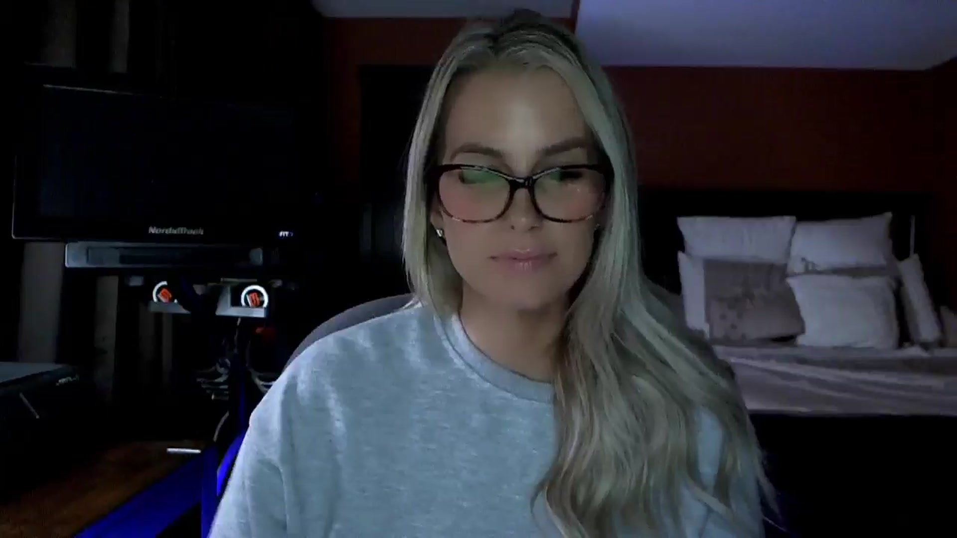 Gallery image thumbnail from Cora9's myfreecams stream on, 04/29/2026, 05:52 image 8 of 20
